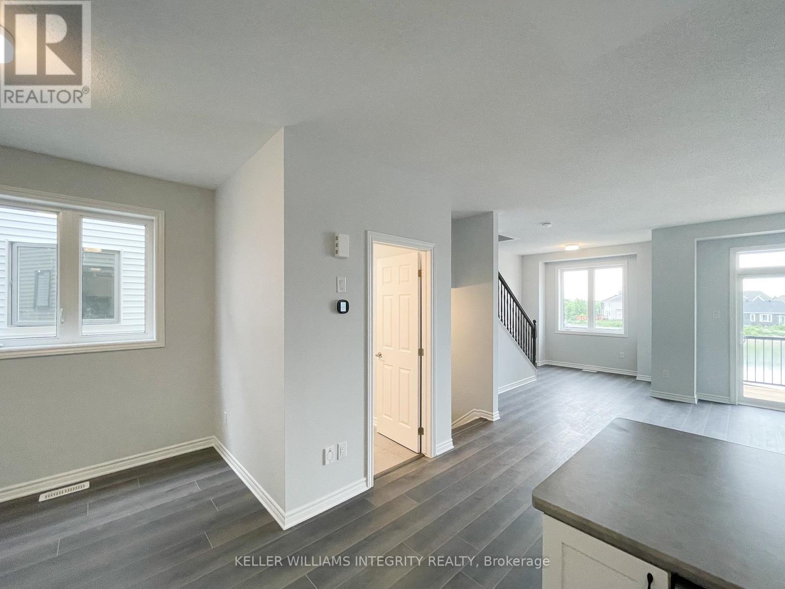












610 DAMSON GARDENS GROVE

,
Ottawa,




Ontario
K2J7C8

