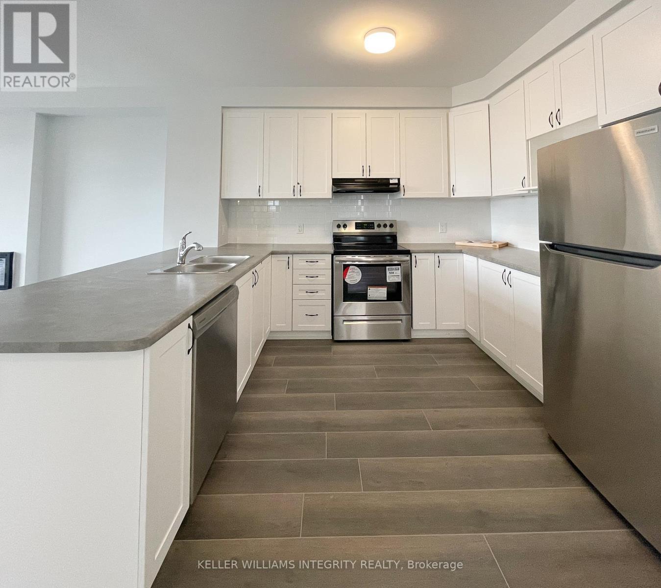 












610 DAMSON GARDENS GROVE

,
Ottawa,




Ontario
K2J7C8

