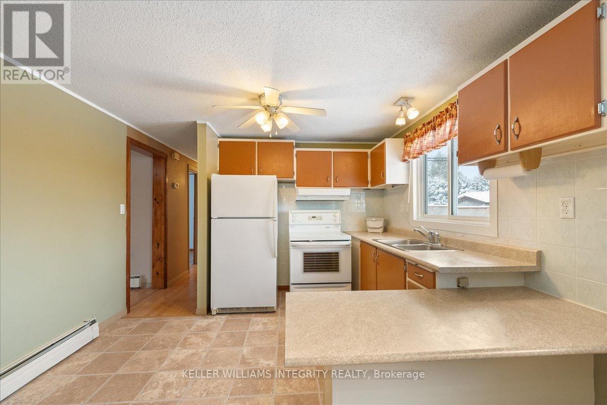












320 REYNOLDS DRIVE

,
Ottawa,




Ontario
K1E1T2

