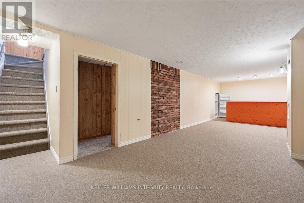 












320 REYNOLDS DRIVE

,
Ottawa,




Ontario
K1E1T2

