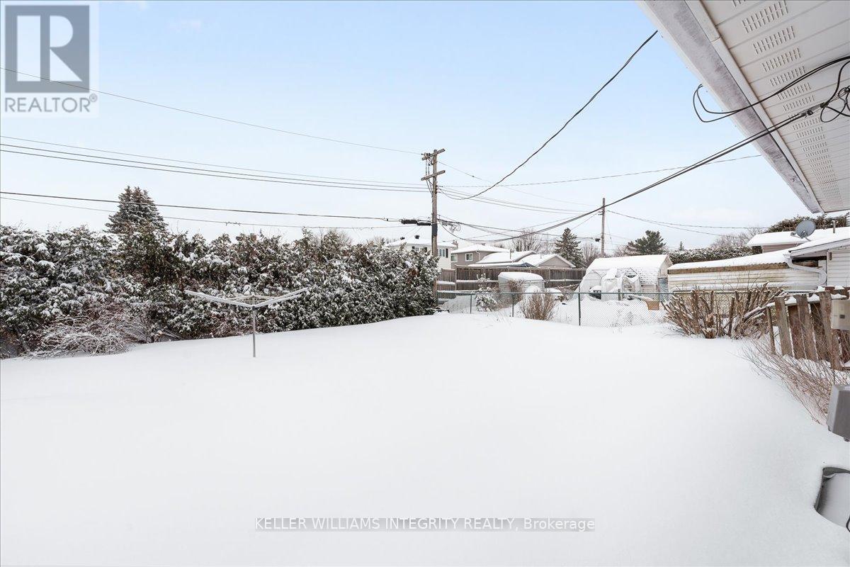 












320 REYNOLDS DRIVE

,
Ottawa,




Ontario
K1E1T2

