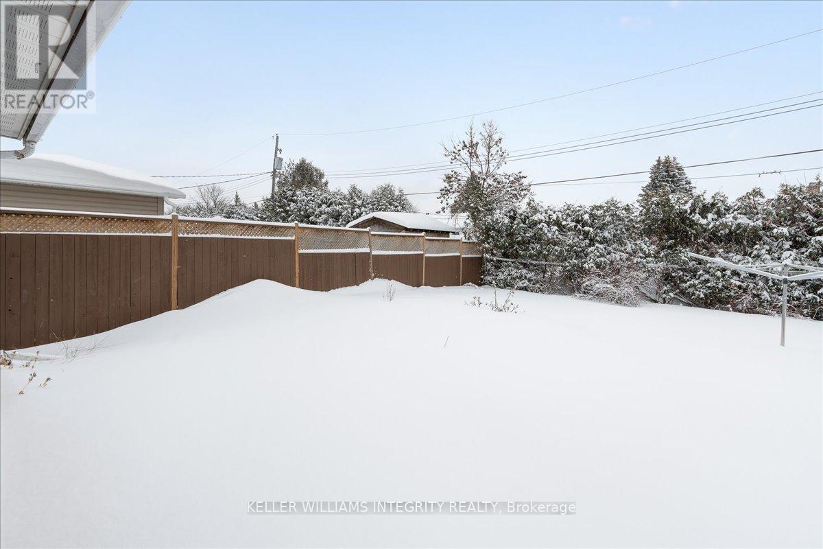 












320 REYNOLDS DRIVE

,
Ottawa,




Ontario
K1E1T2

