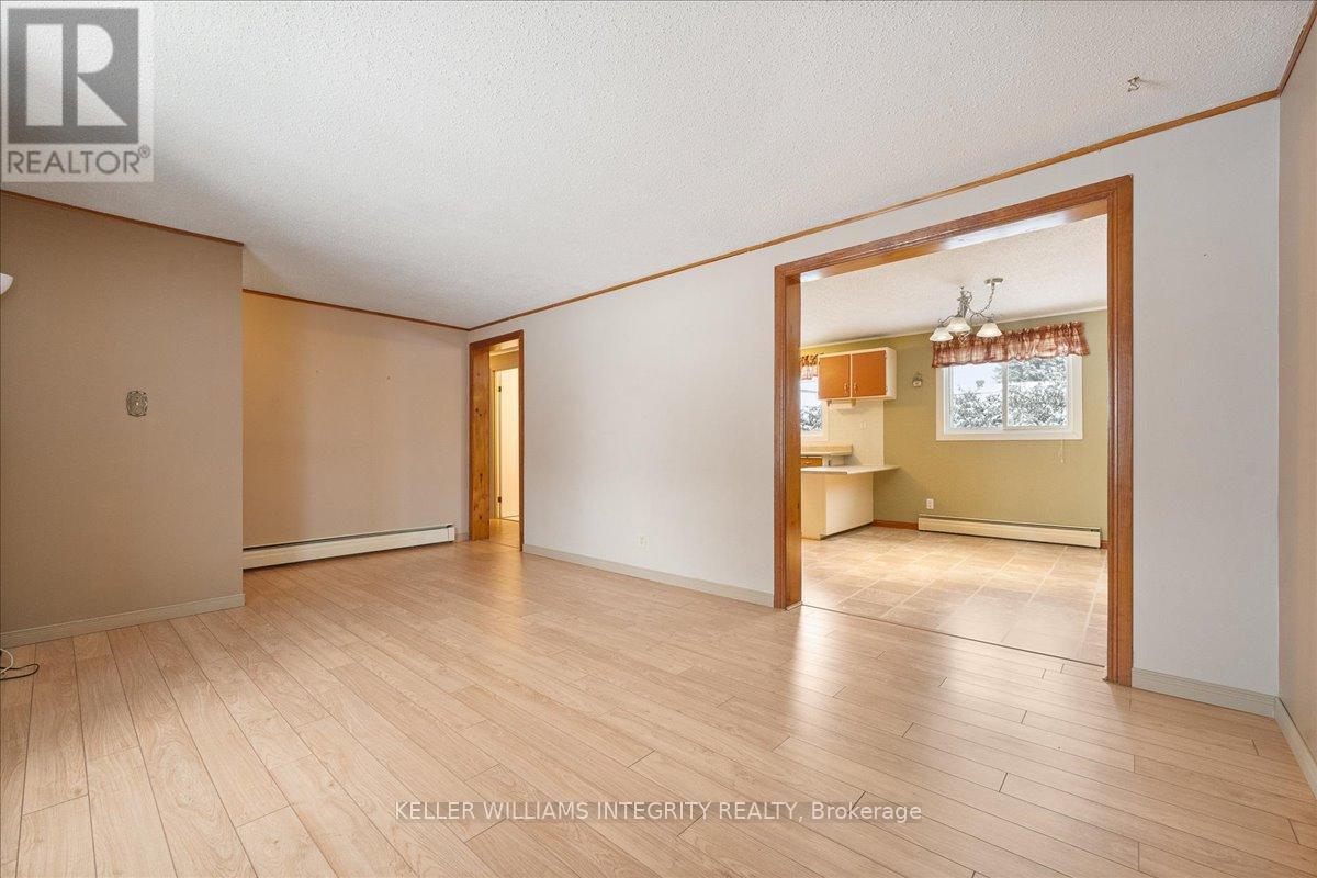 












320 REYNOLDS DRIVE

,
Ottawa,




Ontario
K1E1T2

