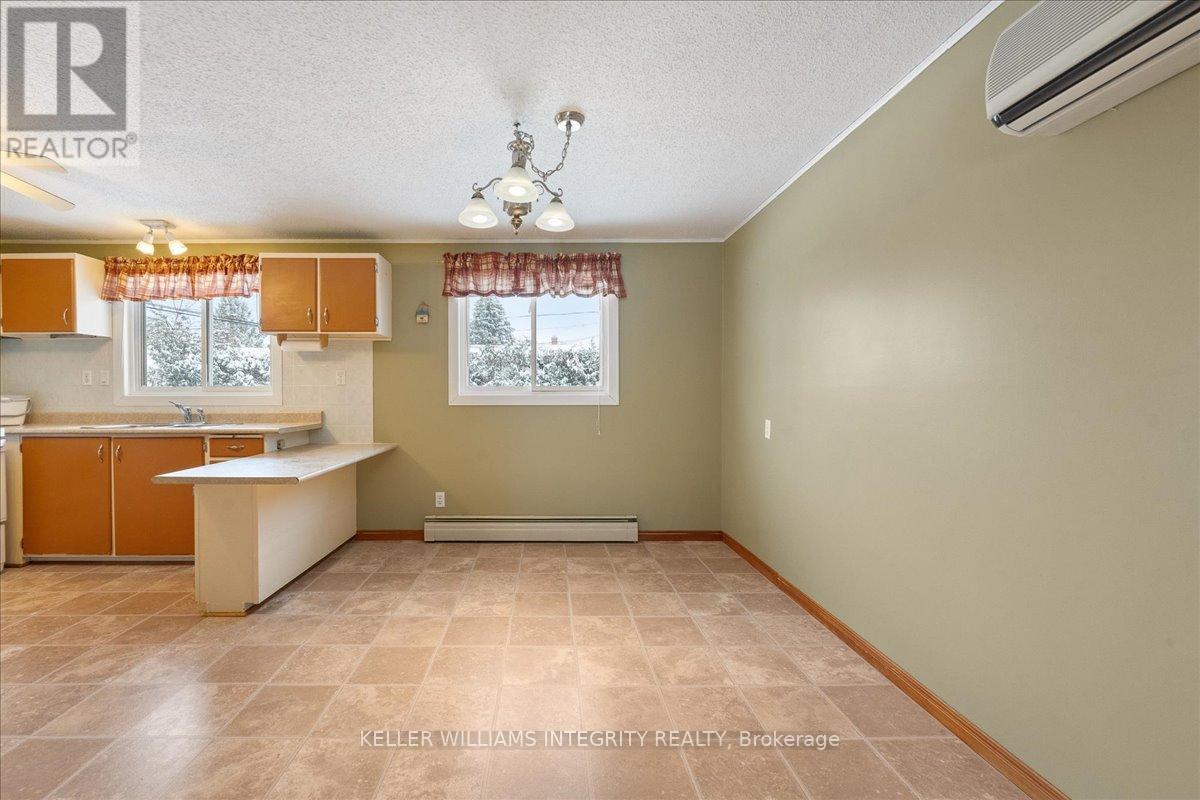 












320 REYNOLDS DRIVE

,
Ottawa,




Ontario
K1E1T2

