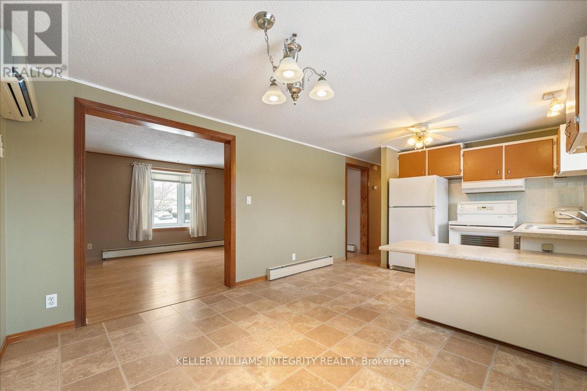 












320 REYNOLDS DRIVE

,
Ottawa,




Ontario
K1E1T2

