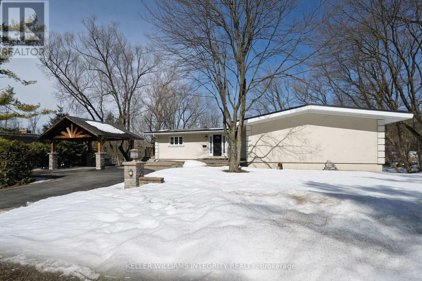 












3 BRIARCLIFFE DRIVE

,
Ottawa,




Ontario
K1J6E3

