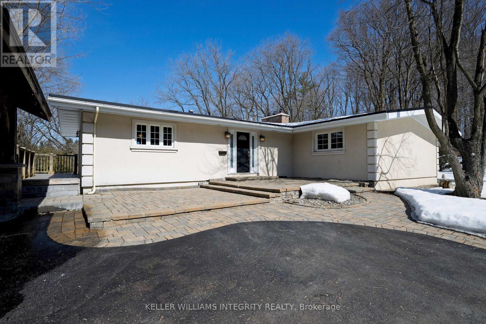 












3 BRIARCLIFFE DRIVE

,
Ottawa,




Ontario
K1J6E3

