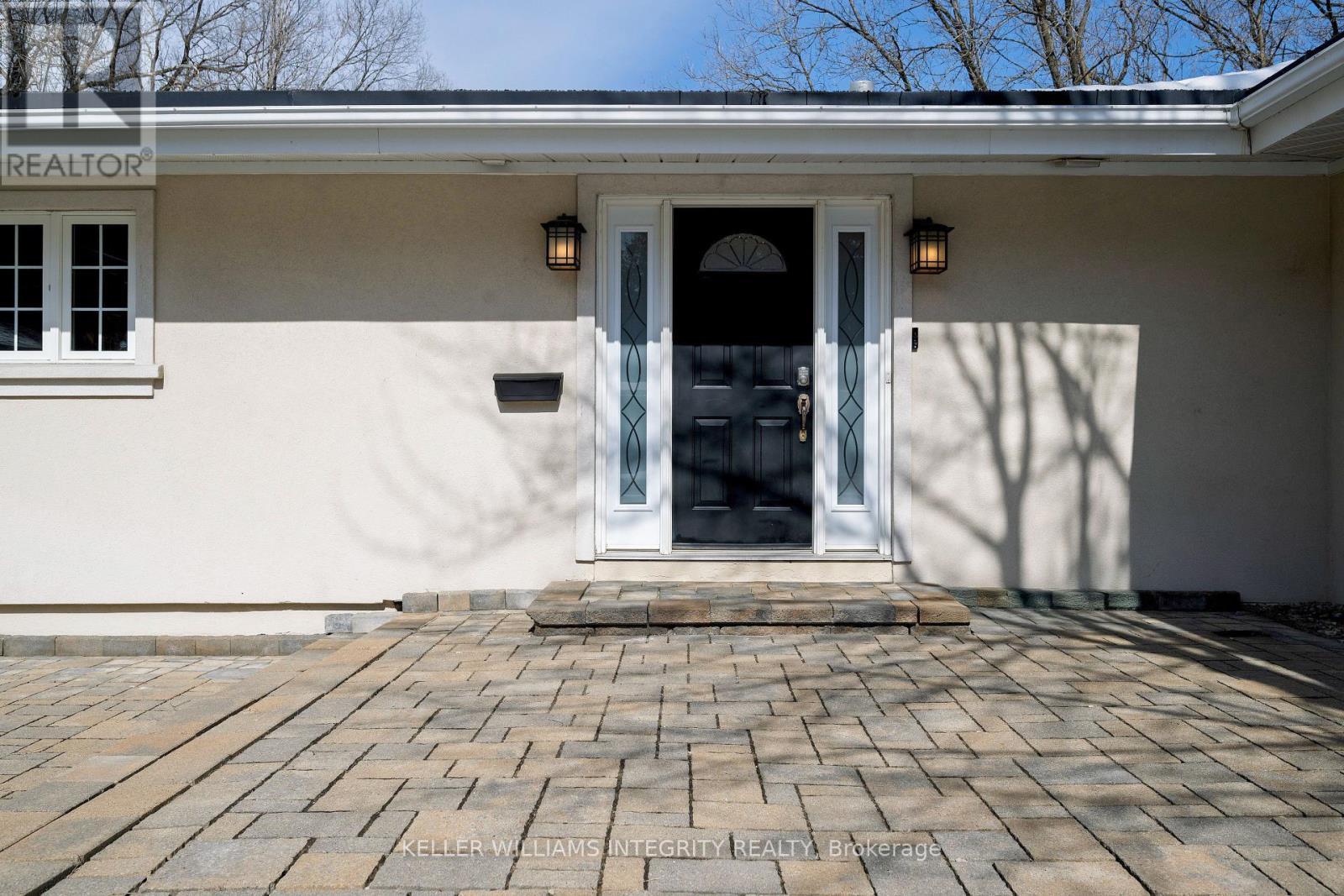 












3 BRIARCLIFFE DRIVE

,
Ottawa,




Ontario
K1J6E3

