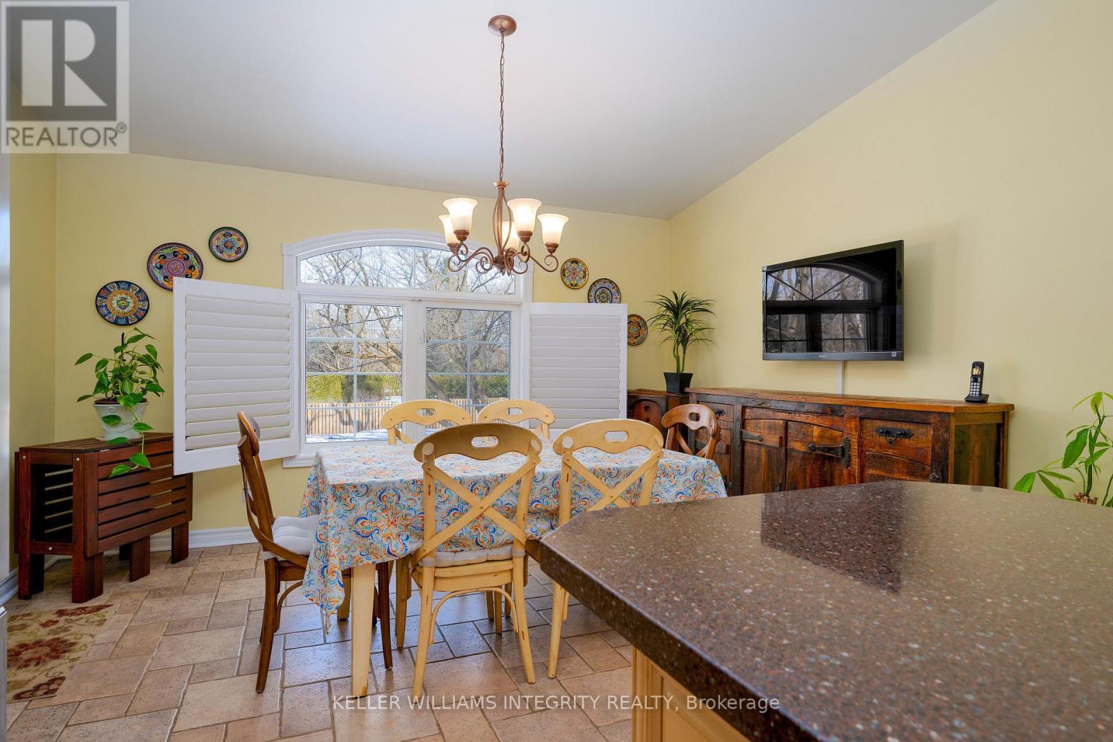 












3 BRIARCLIFFE DRIVE

,
Ottawa,




Ontario
K1J6E3

