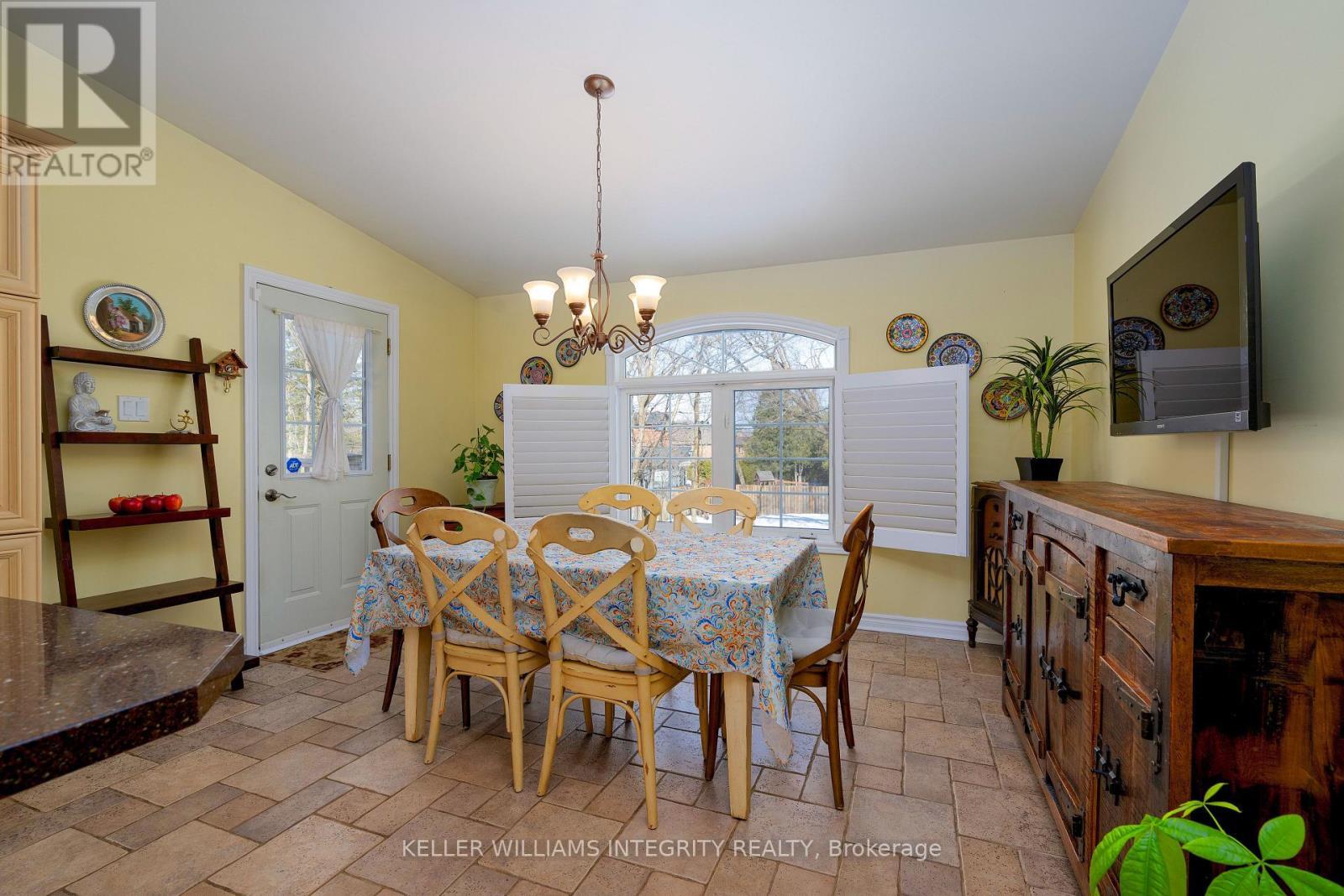












3 BRIARCLIFFE DRIVE

,
Ottawa,




Ontario
K1J6E3


