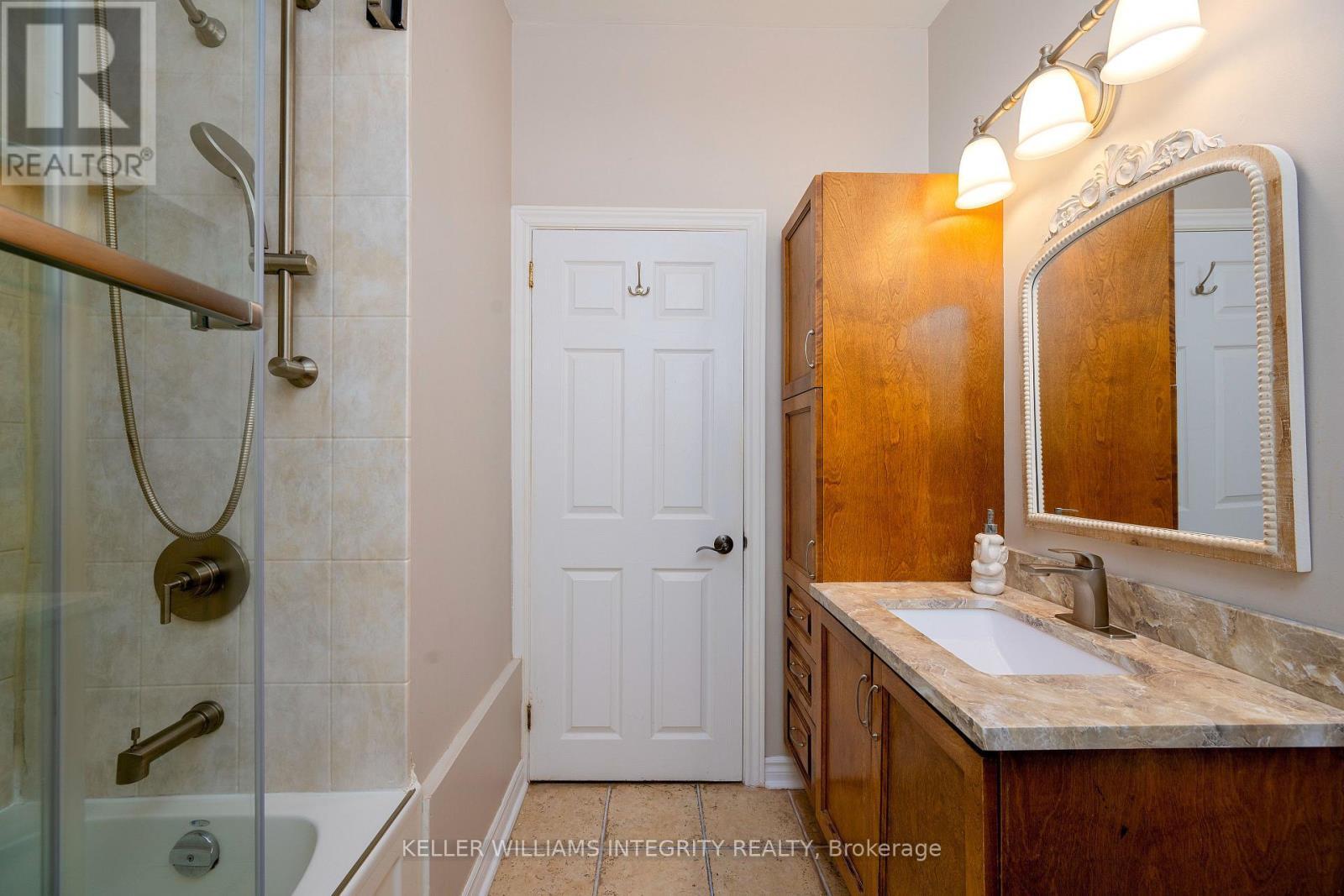 












3 BRIARCLIFFE DRIVE

,
Ottawa,




Ontario
K1J6E3

