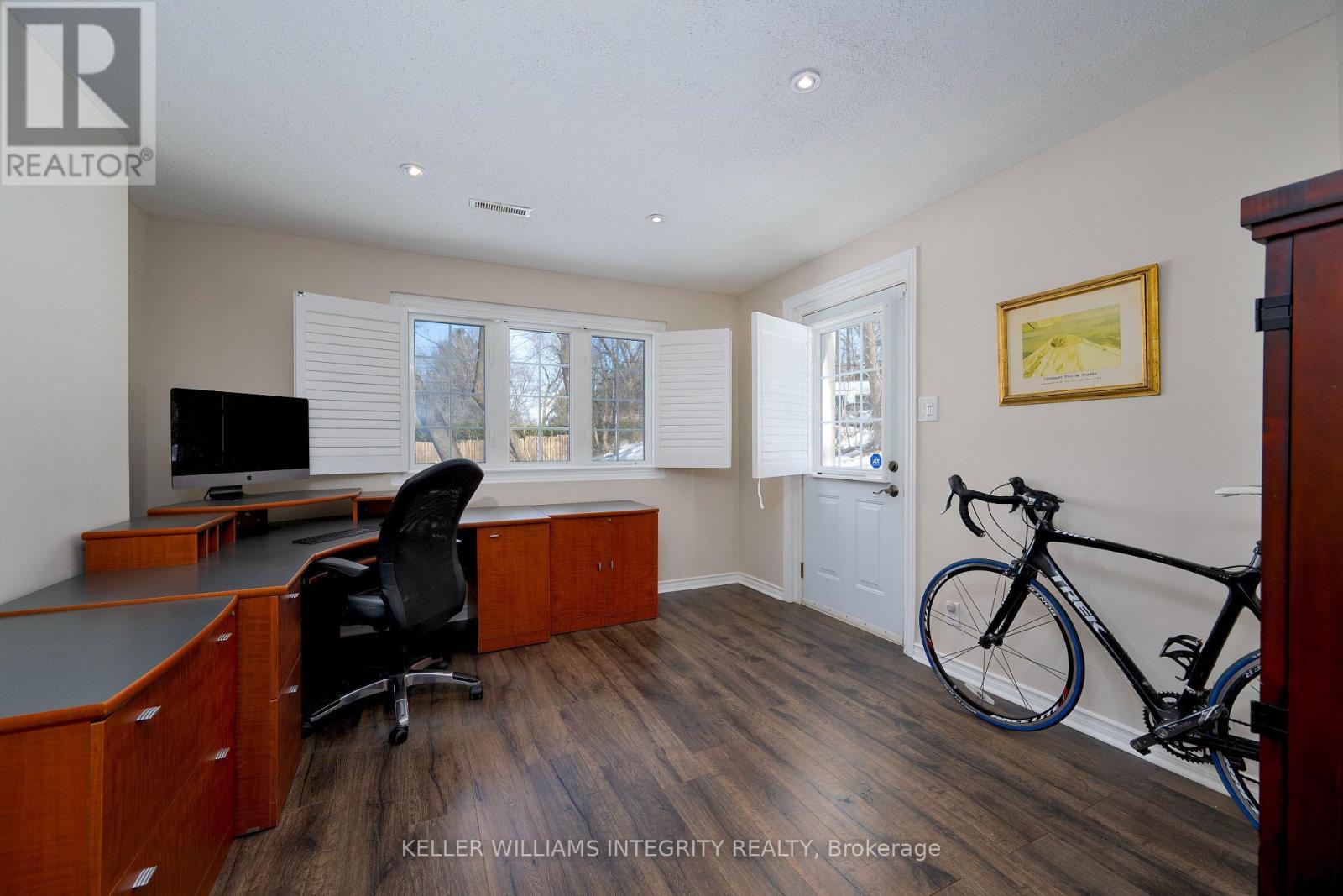 












3 BRIARCLIFFE DRIVE

,
Ottawa,




Ontario
K1J6E3

