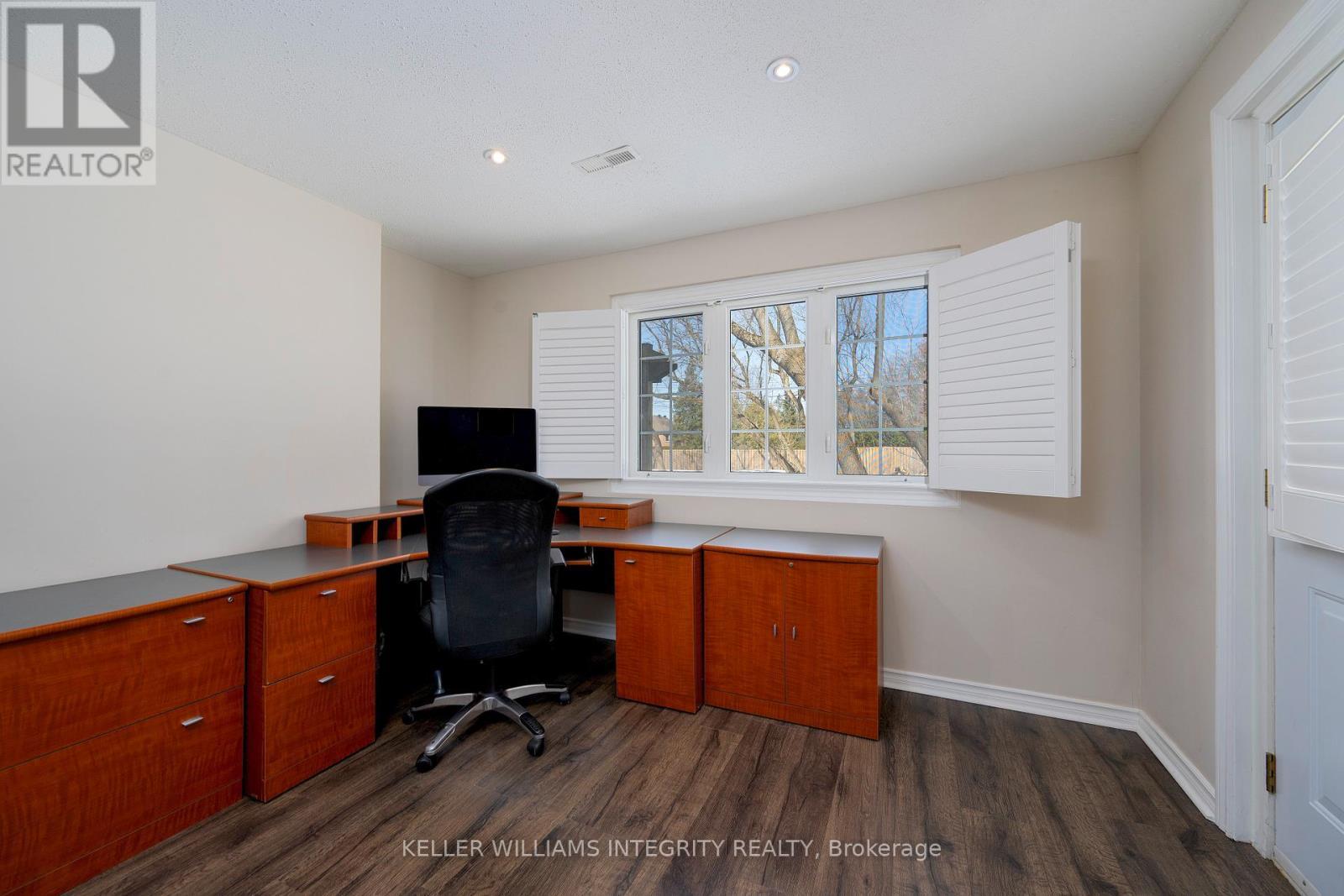 












3 BRIARCLIFFE DRIVE

,
Ottawa,




Ontario
K1J6E3

