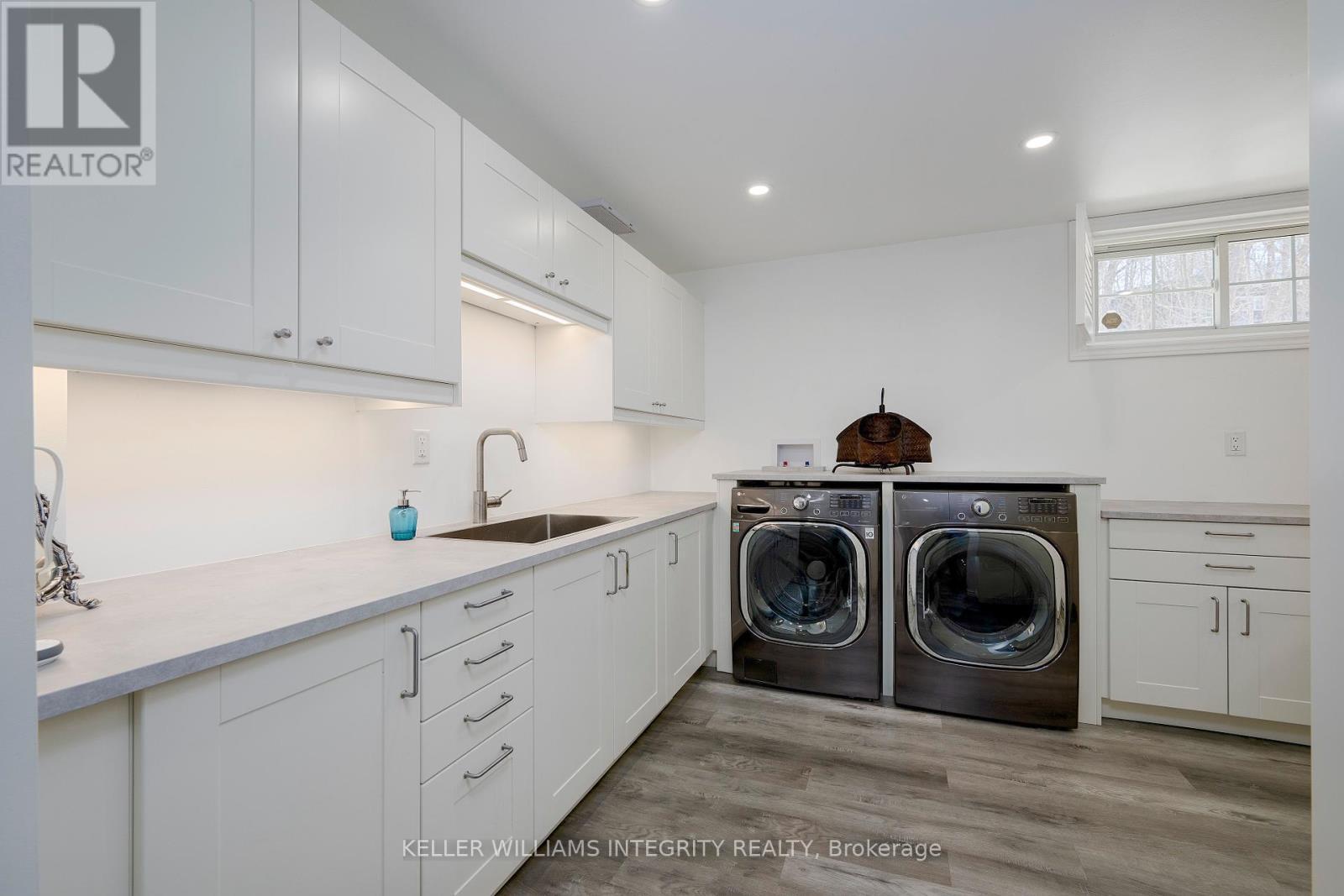 












3 BRIARCLIFFE DRIVE

,
Ottawa,




Ontario
K1J6E3

