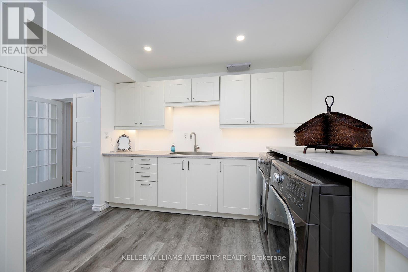 












3 BRIARCLIFFE DRIVE

,
Ottawa,




Ontario
K1J6E3

