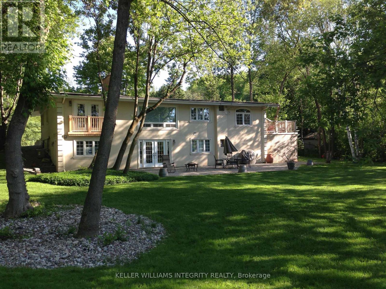 












3 BRIARCLIFFE DRIVE

,
Ottawa,




Ontario
K1J6E3

