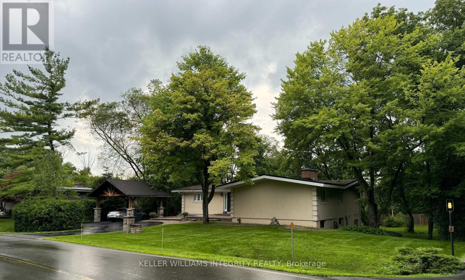 












3 BRIARCLIFFE DRIVE

,
Ottawa,




Ontario
K1J6E3

