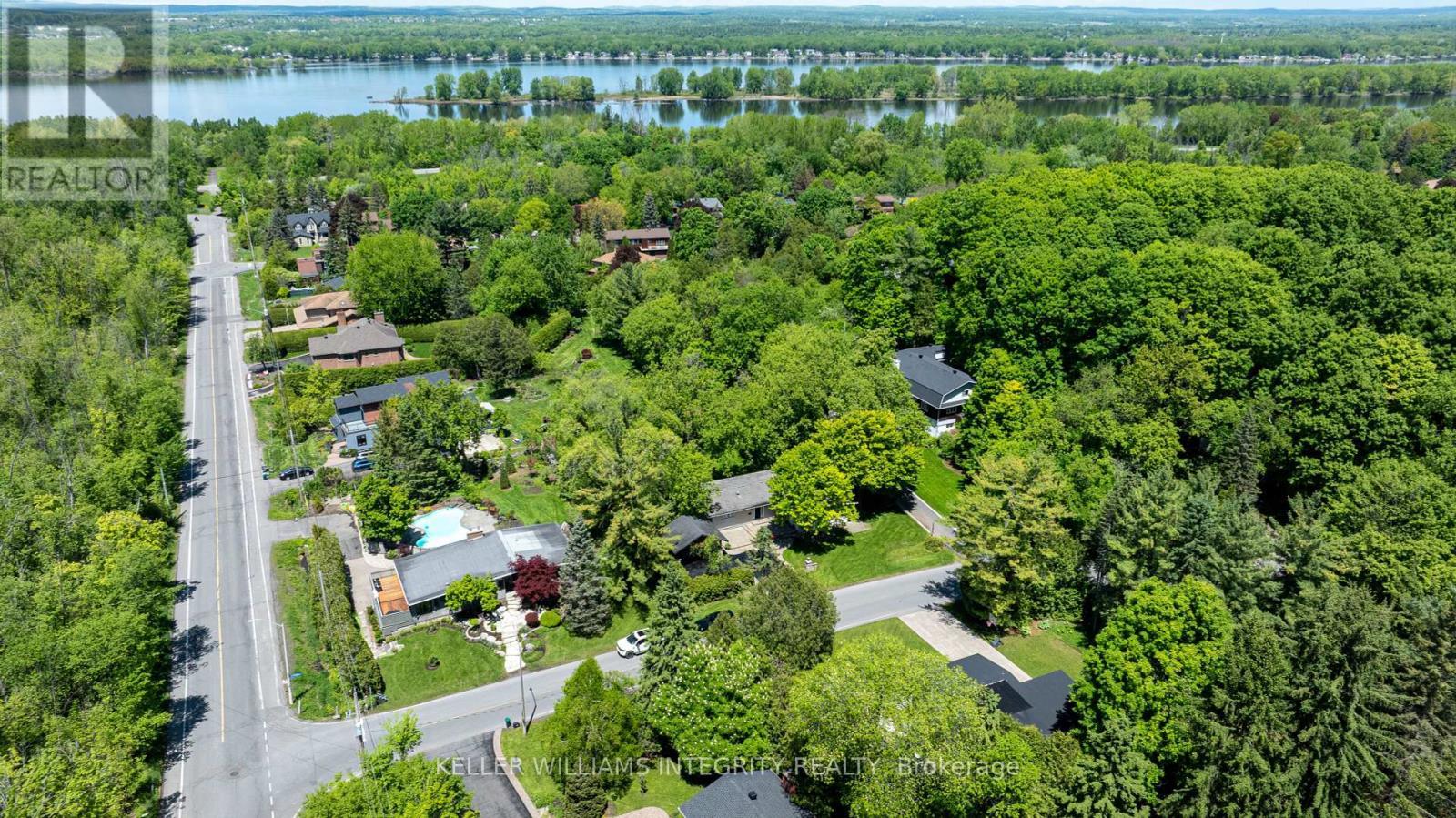 












3 BRIARCLIFFE DRIVE

,
Ottawa,




Ontario
K1J6E3

