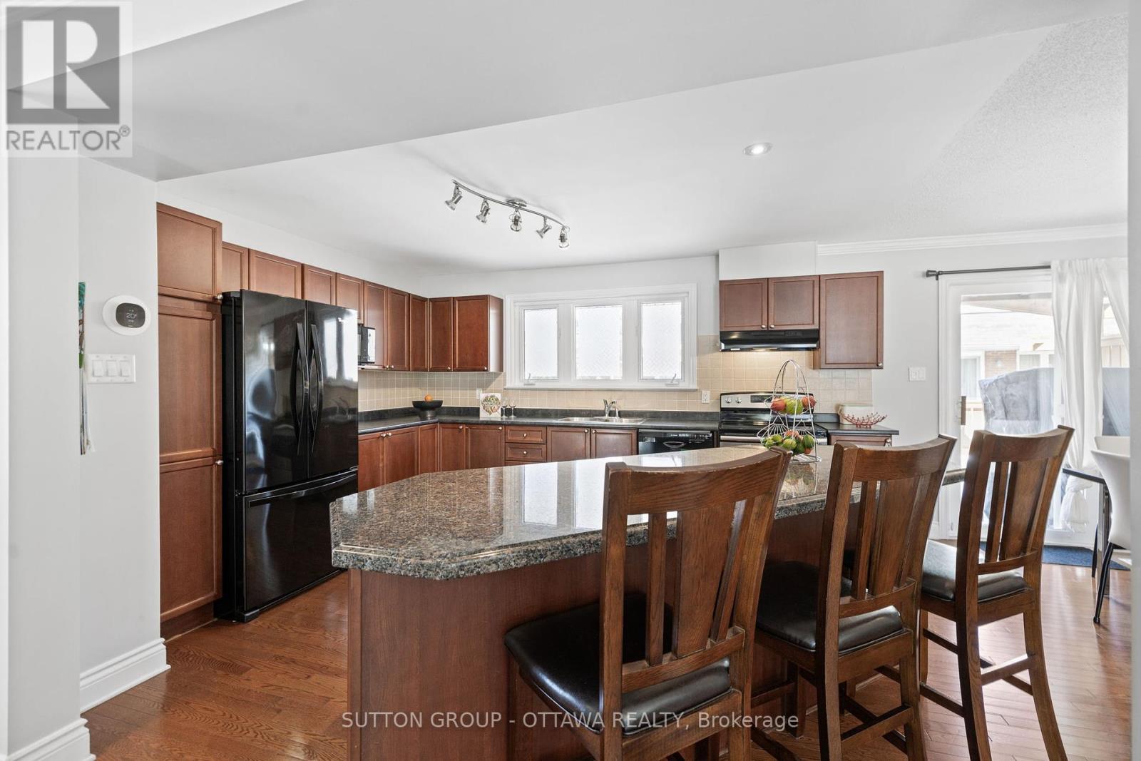 












124 MONTEREY DRIVE

,
Ottawa,




Ontario
K2H7A8

