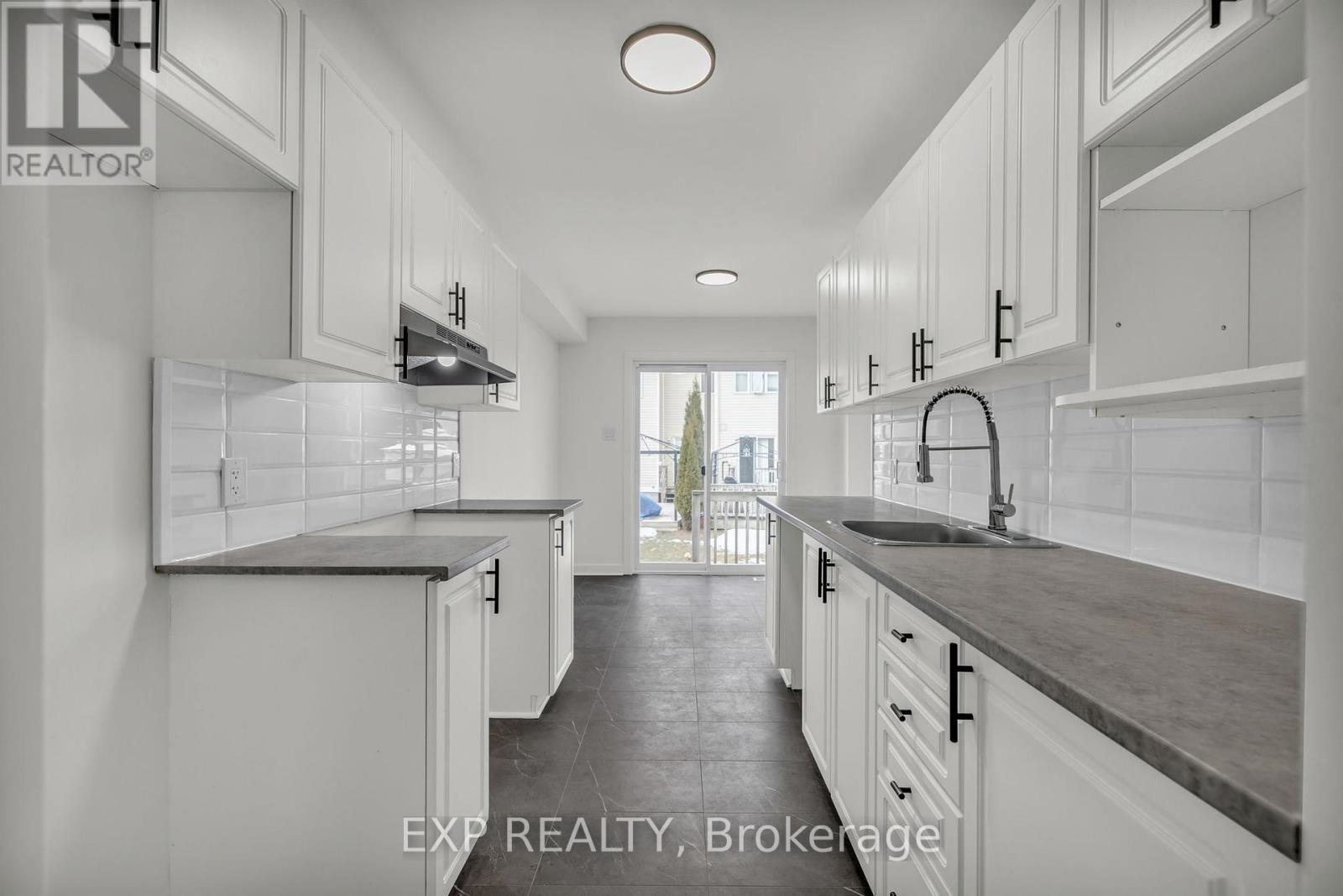 












423 HILLSBORO

,
Ottawa,




Ontario
K2M3A7

