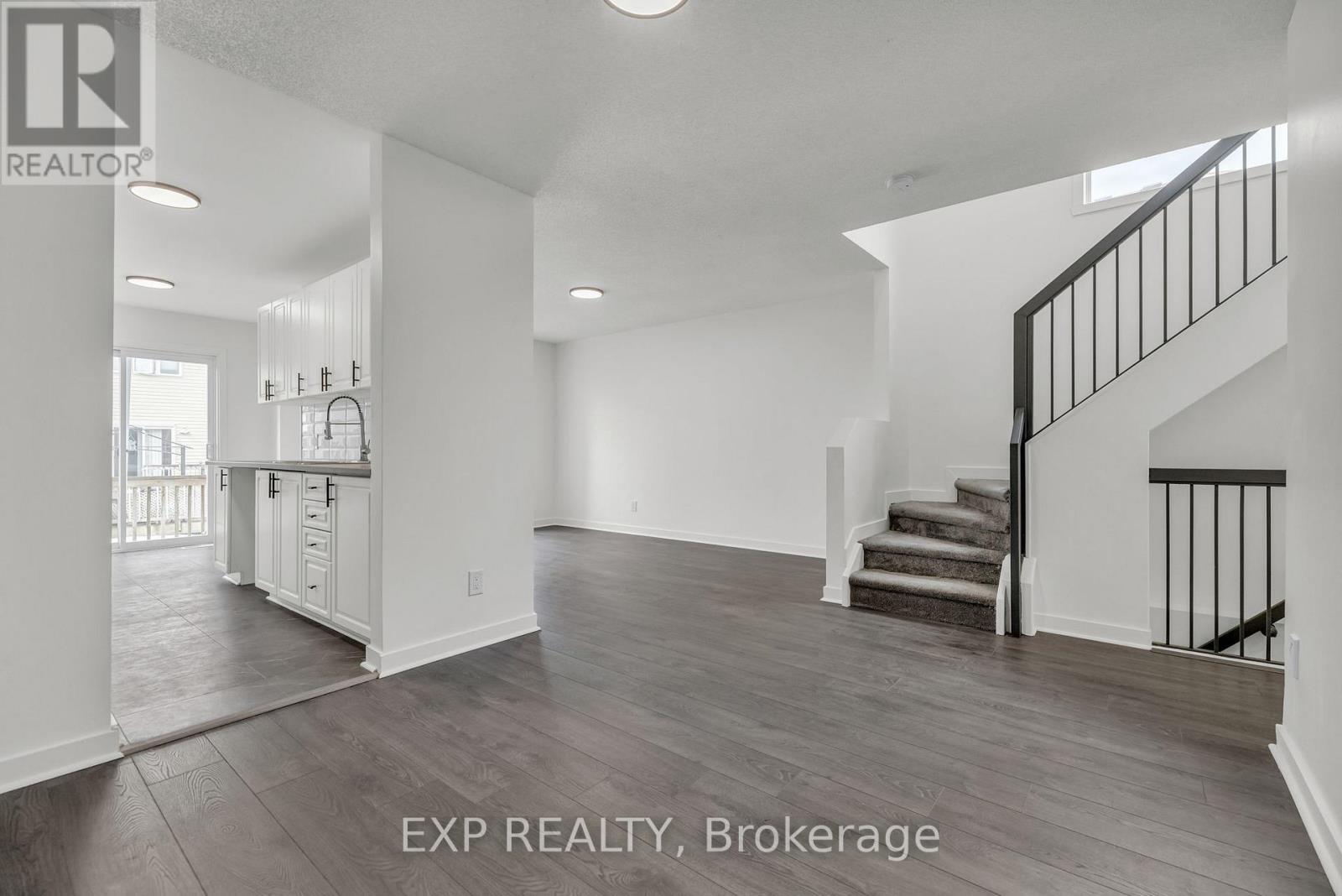 












423 HILLSBORO

,
Ottawa,




Ontario
K2M3A7

