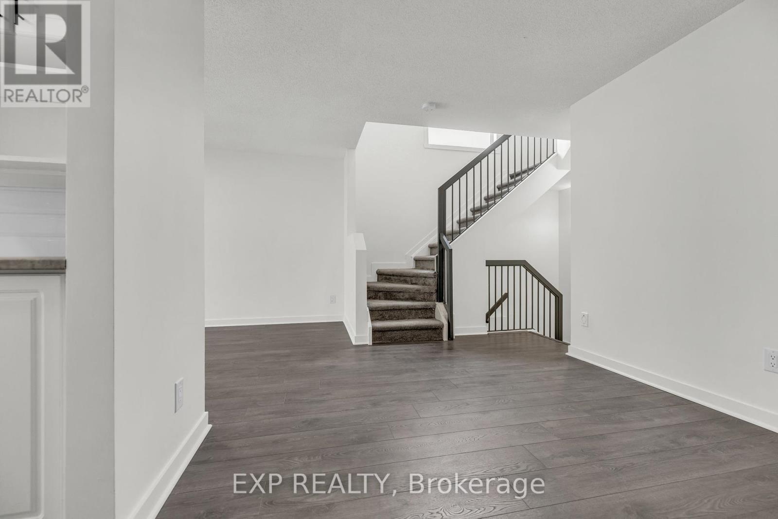 












423 HILLSBORO

,
Ottawa,




Ontario
K2M3A7

