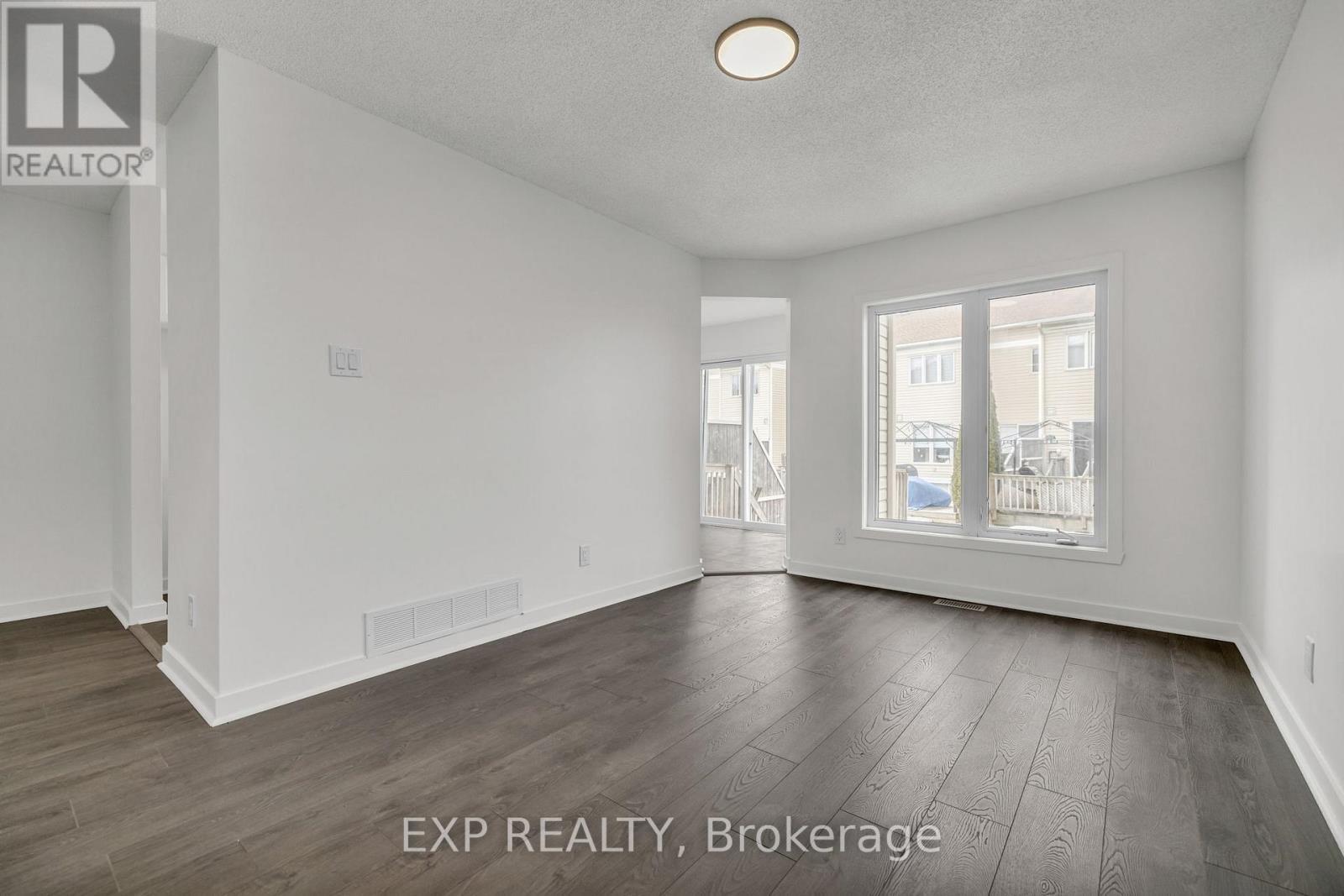 












423 HILLSBORO

,
Ottawa,




Ontario
K2M3A7

