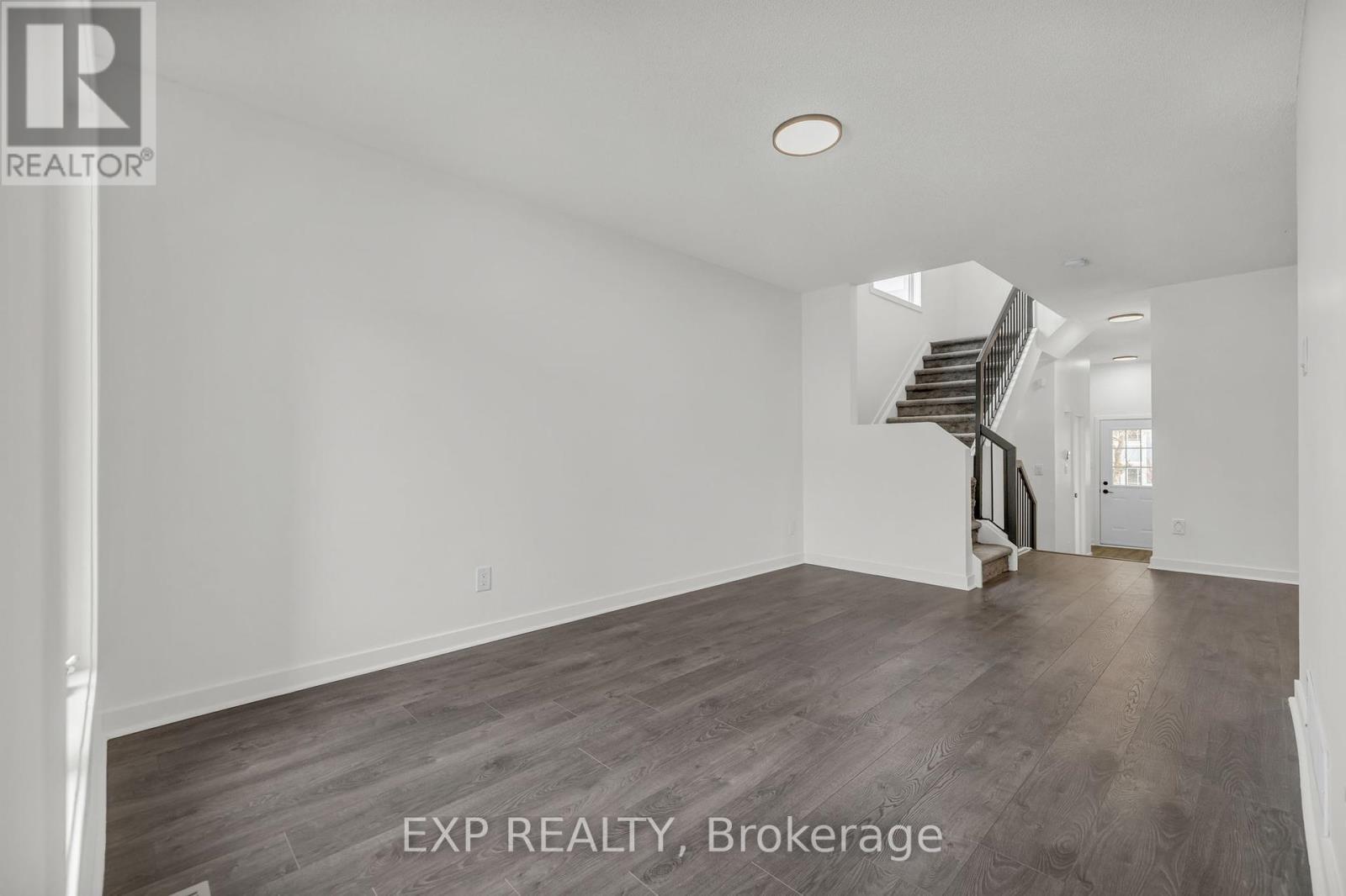 












423 HILLSBORO

,
Ottawa,




Ontario
K2M3A7

