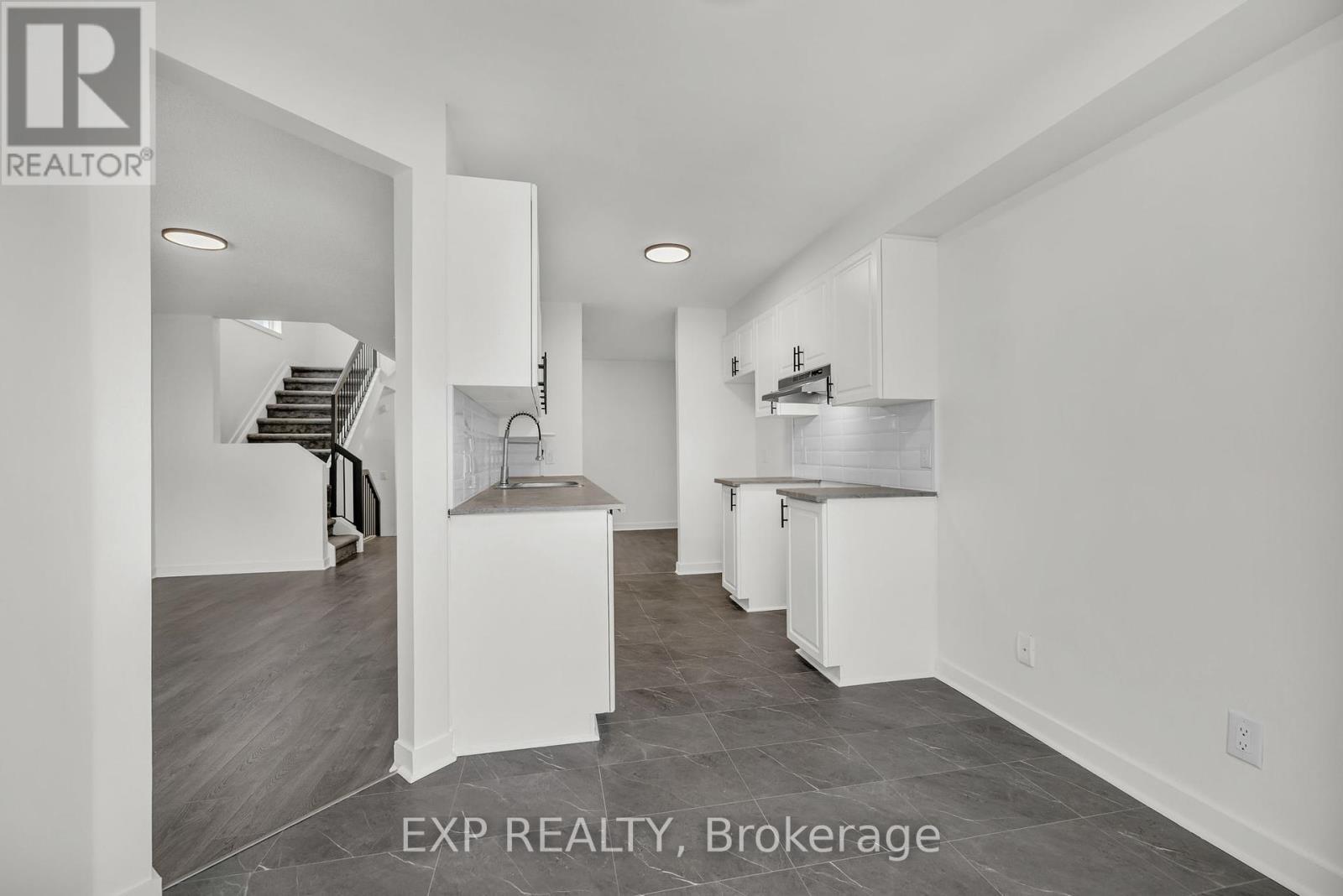 












423 HILLSBORO

,
Ottawa,




Ontario
K2M3A7

