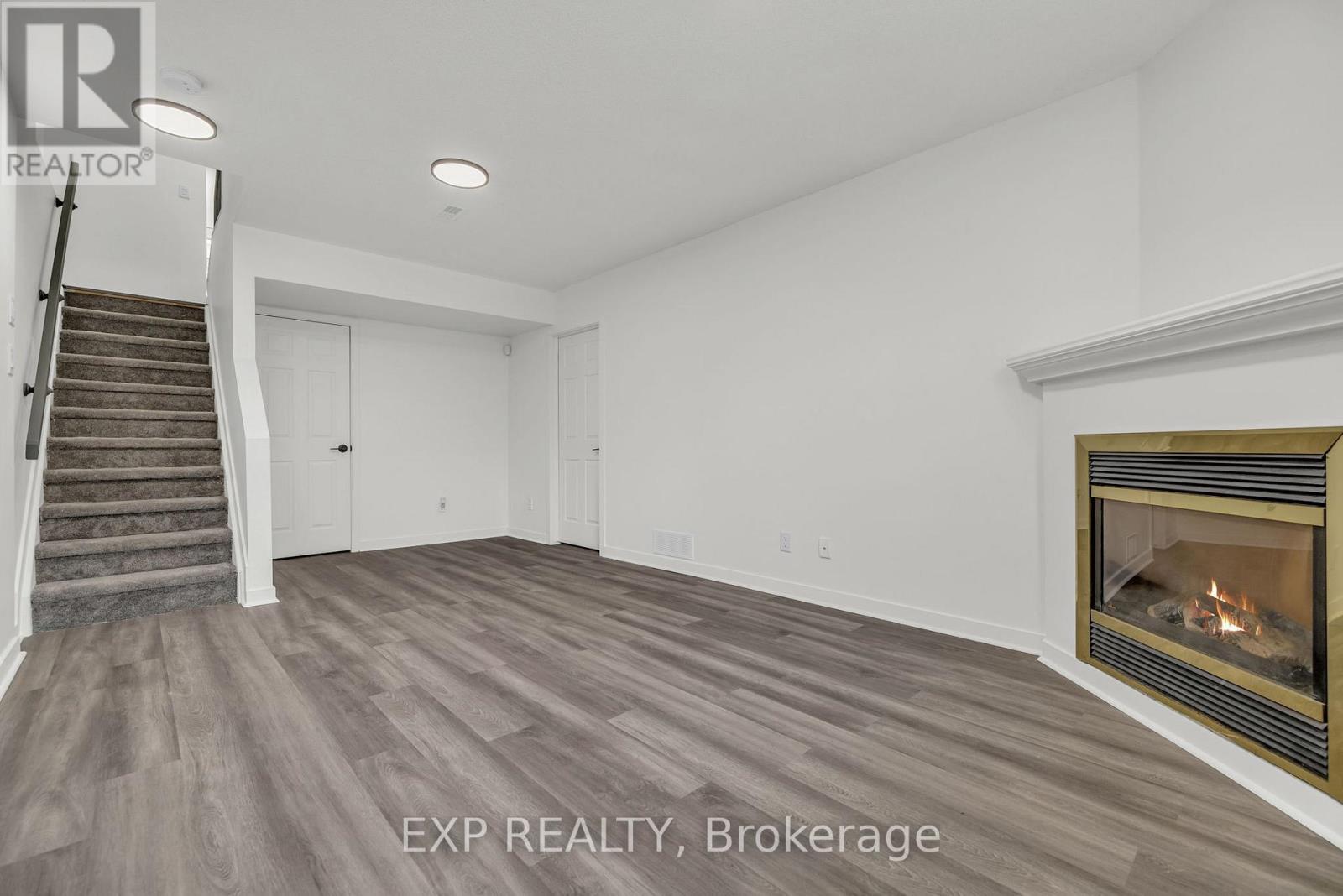 












423 HILLSBORO

,
Ottawa,




Ontario
K2M3A7

