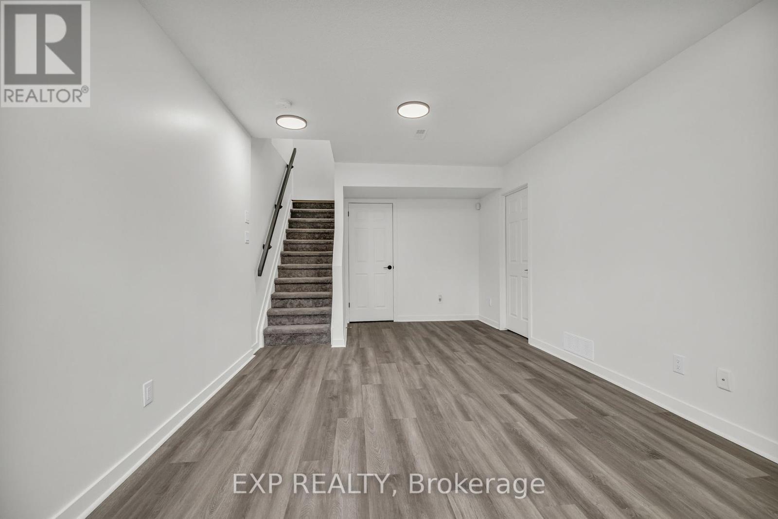 












423 HILLSBORO

,
Ottawa,




Ontario
K2M3A7

