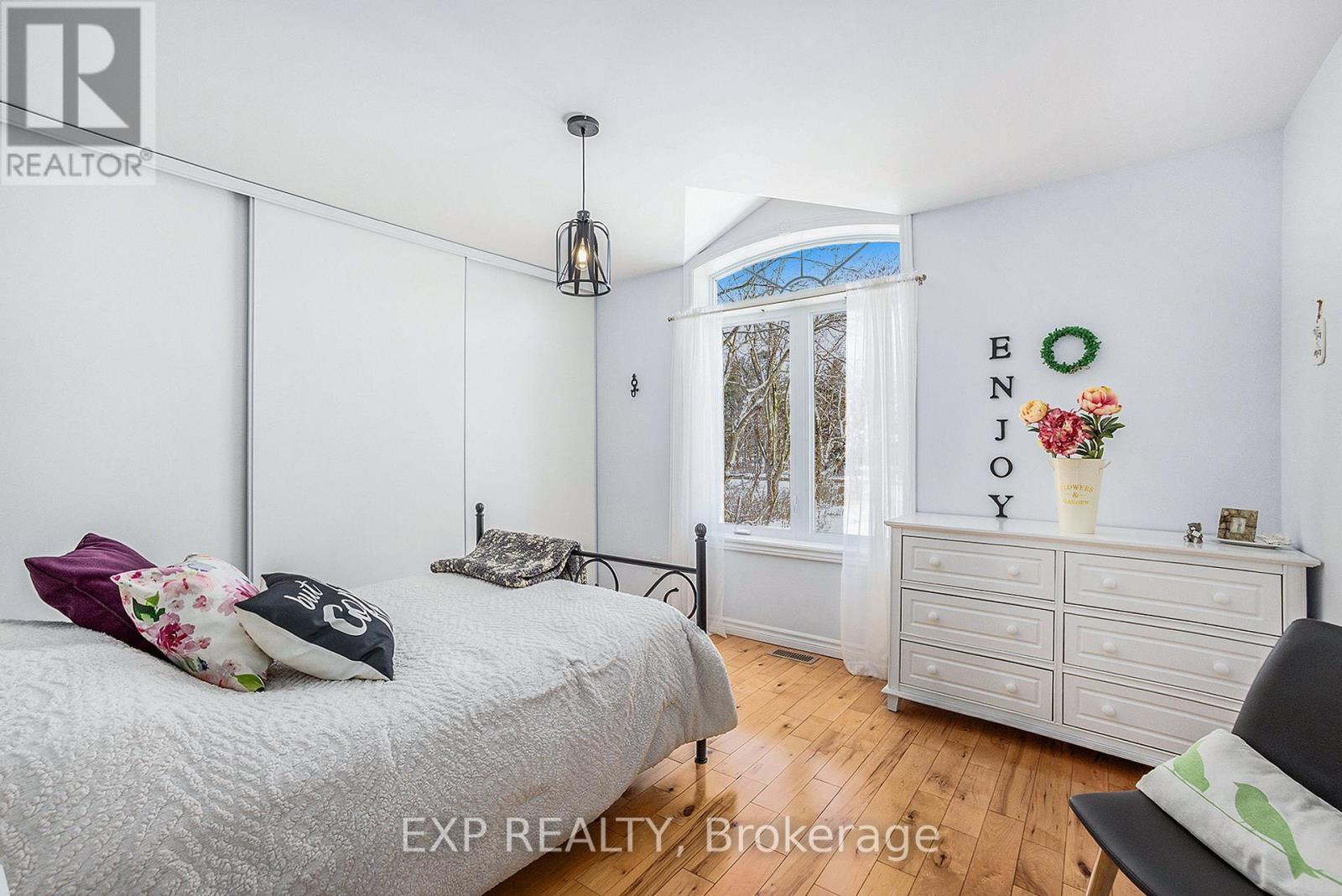 












1508 ST ANDRE ROAD

,
Russell,




Ontario
K0A1W0

