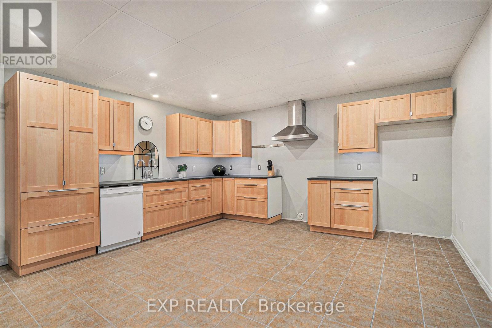 












1508 ST ANDRE ROAD

,
Russell,




Ontario
K0A1W0

