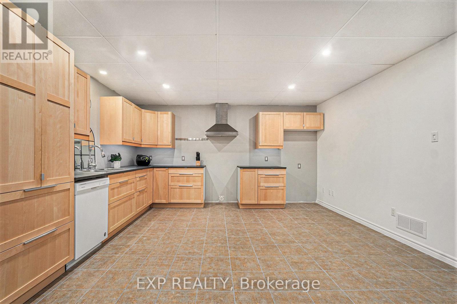 












1508 ST ANDRE ROAD

,
Russell,




Ontario
K0A1W0

