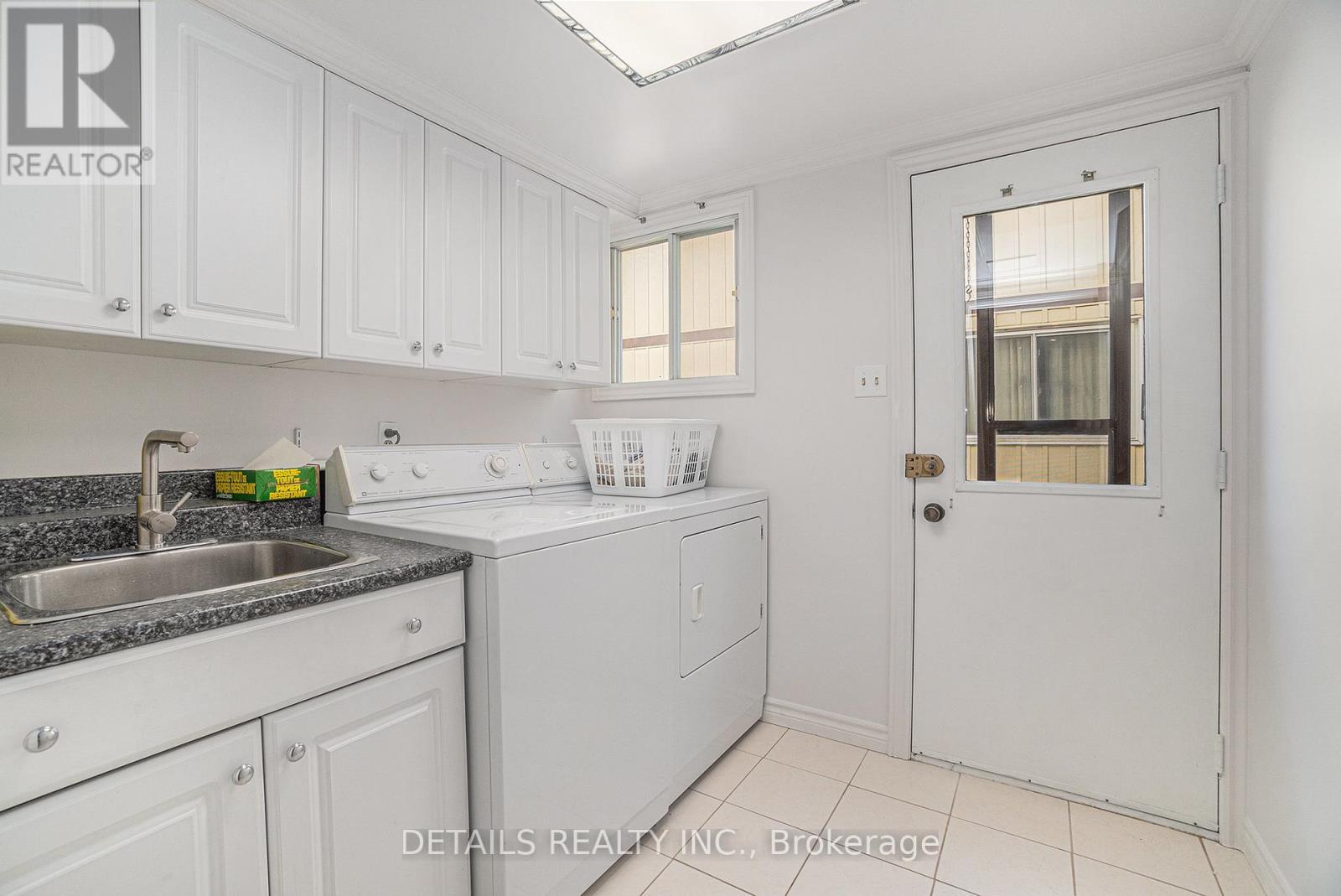 












230 EQUESTRIAN DRIVE

,
Ottawa,




Ontario
K2M1A4


