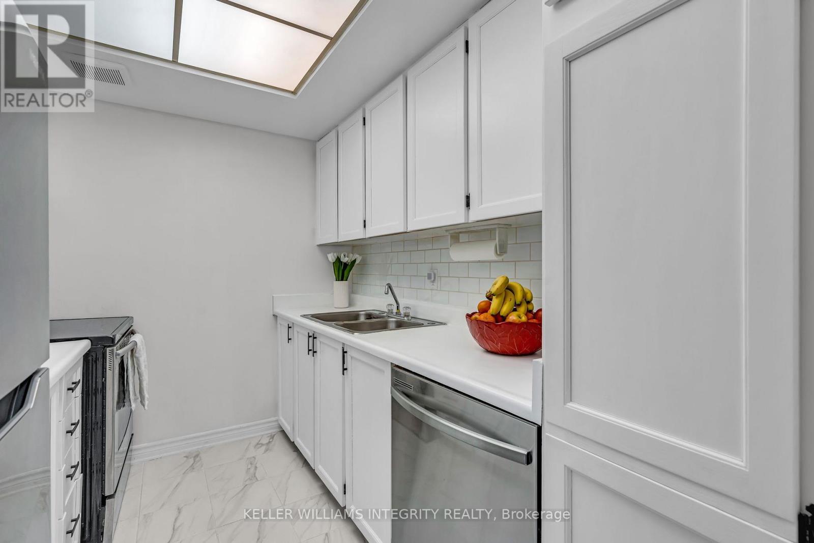 












202 - 500 LAURIER AVENUE W

,
Ottawa,




Ontario
K1R5E1

