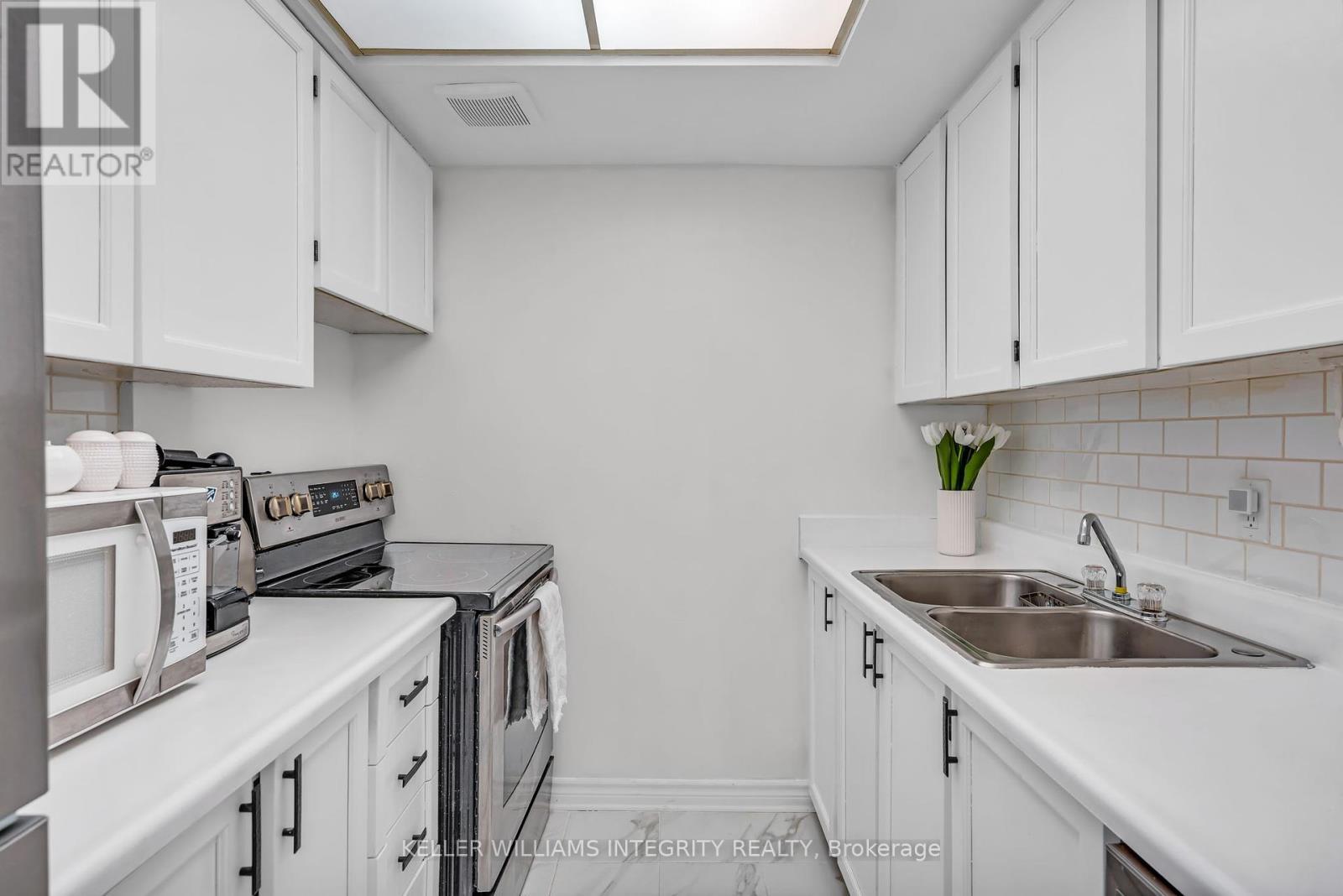 












202 - 500 LAURIER AVENUE W

,
Ottawa,




Ontario
K1R5E1

