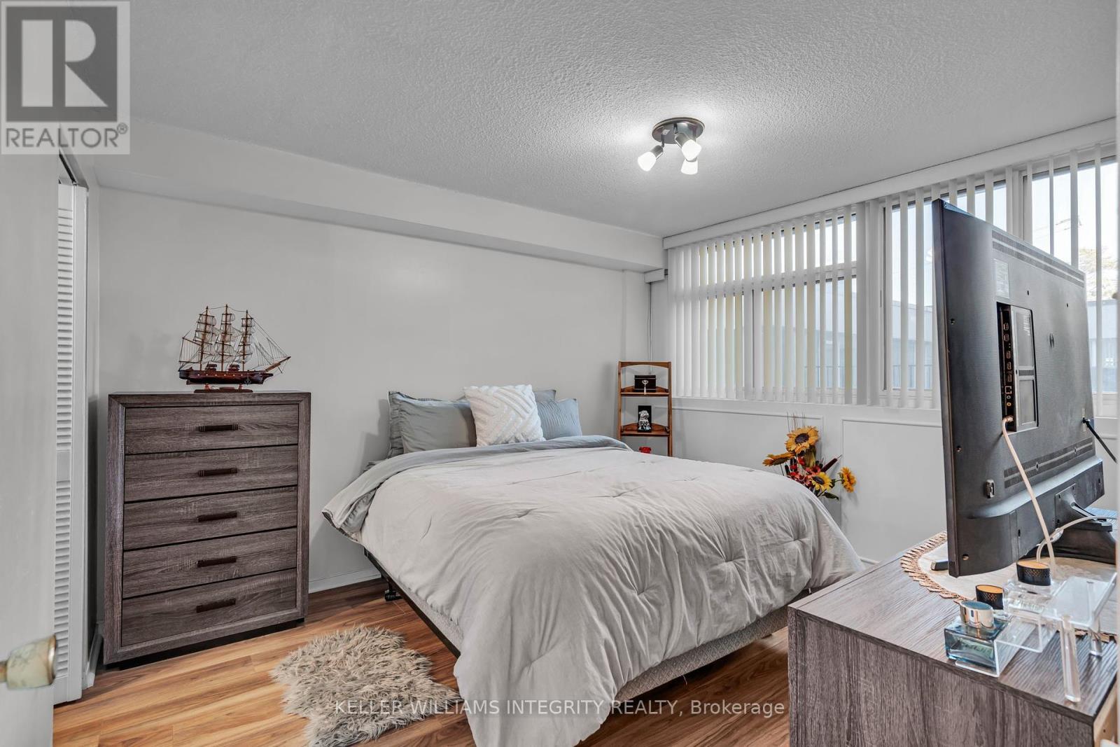 












202 - 500 LAURIER AVENUE W

,
Ottawa,




Ontario
K1R5E1

