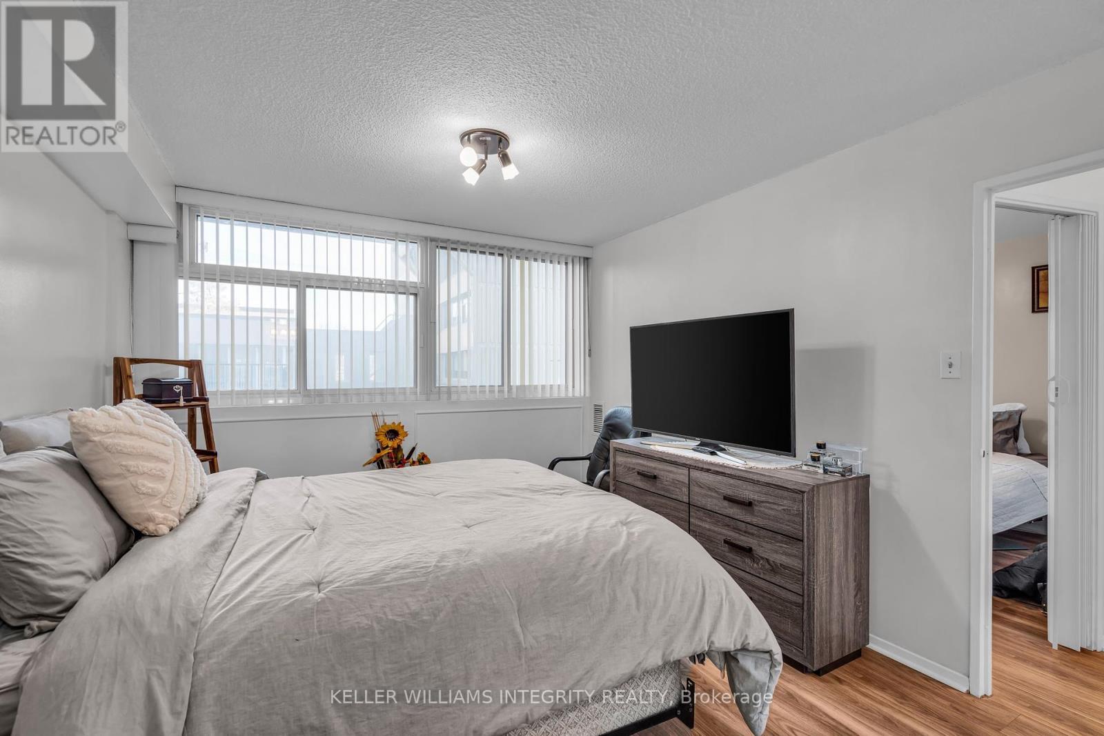 












202 - 500 LAURIER AVENUE W

,
Ottawa,




Ontario
K1R5E1

