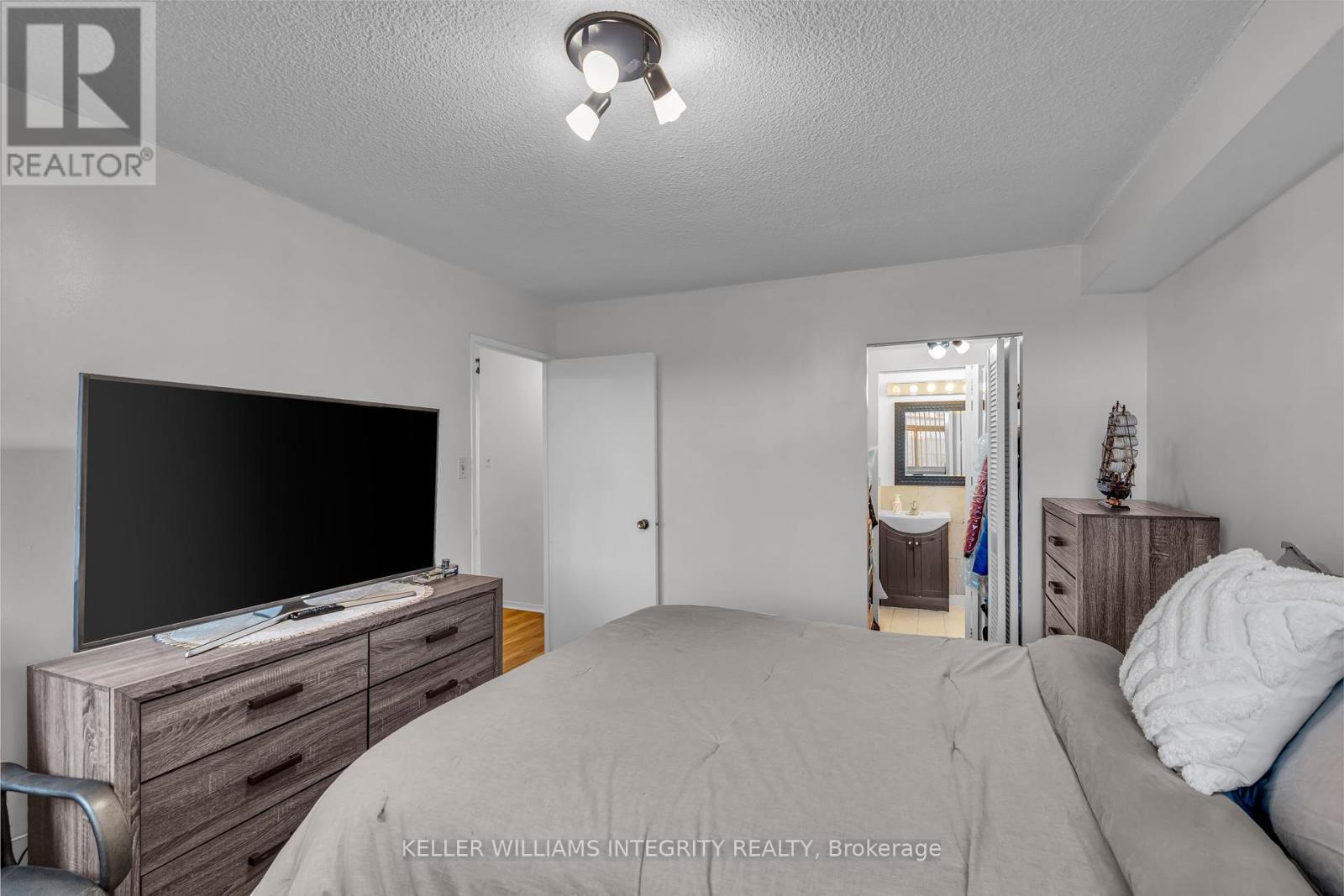 












202 - 500 LAURIER AVENUE W

,
Ottawa,




Ontario
K1R5E1

