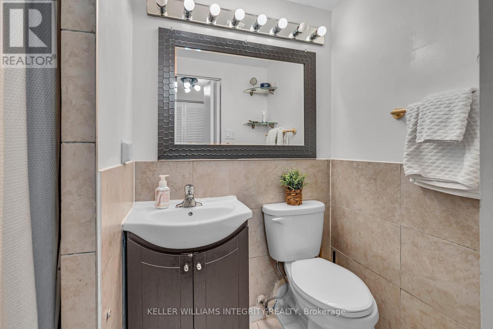 












202 - 500 LAURIER AVENUE W

,
Ottawa,




Ontario
K1R5E1

