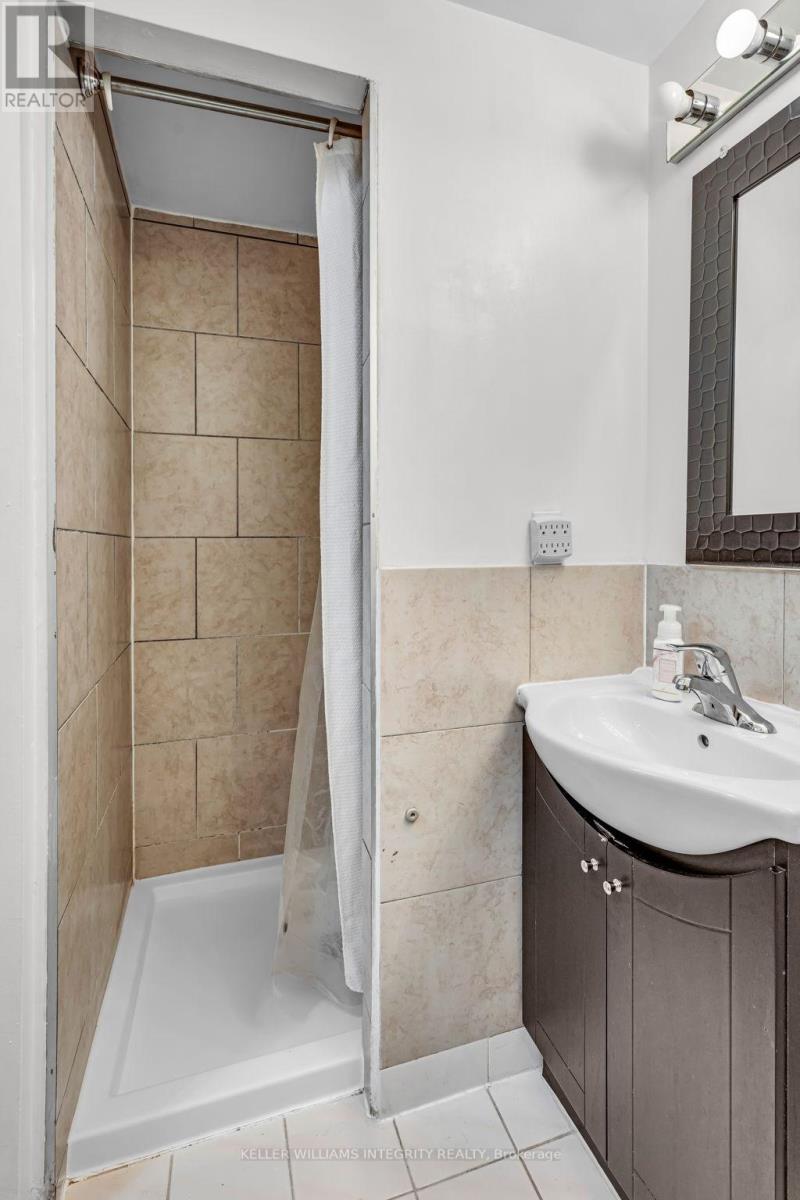 












202 - 500 LAURIER AVENUE W

,
Ottawa,




Ontario
K1R5E1

