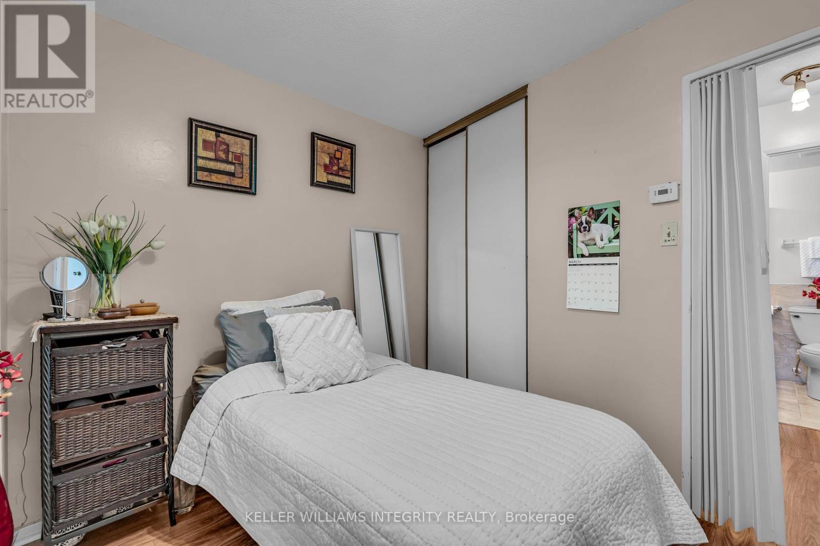












202 - 500 LAURIER AVENUE W

,
Ottawa,




Ontario
K1R5E1

