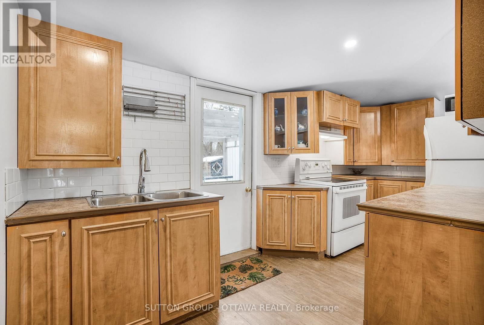 












3758 KENNEDY AVENUE

,
North Glengarry,




Ontario
K0C1B0

