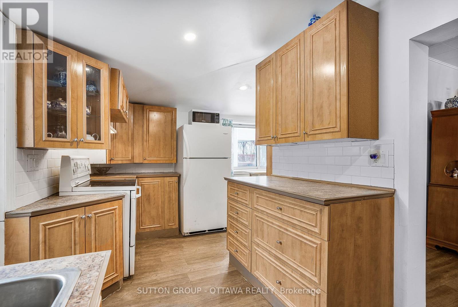 












3758 KENNEDY AVENUE

,
North Glengarry,




Ontario
K0C1B0


