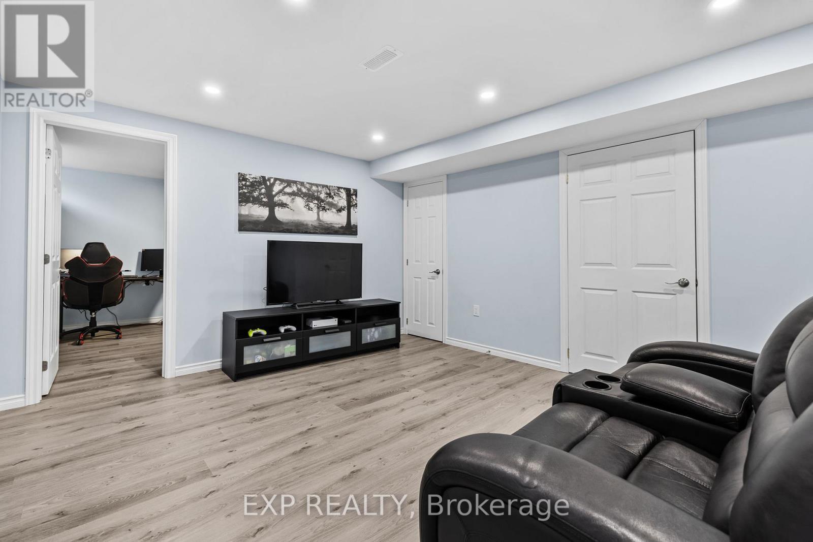 












2151 AVEBURY DRIVE

,
Ottawa,




Ontario
K4A4G7

