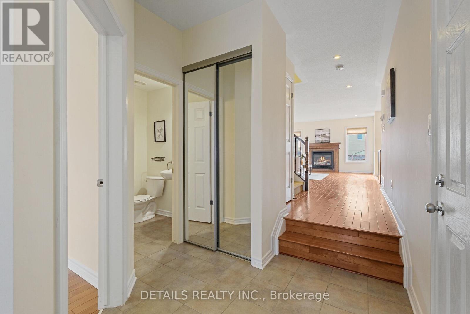












404 ABBEYDALE CIRCLE

,
Ottawa,




Ontario
K2K0E8

