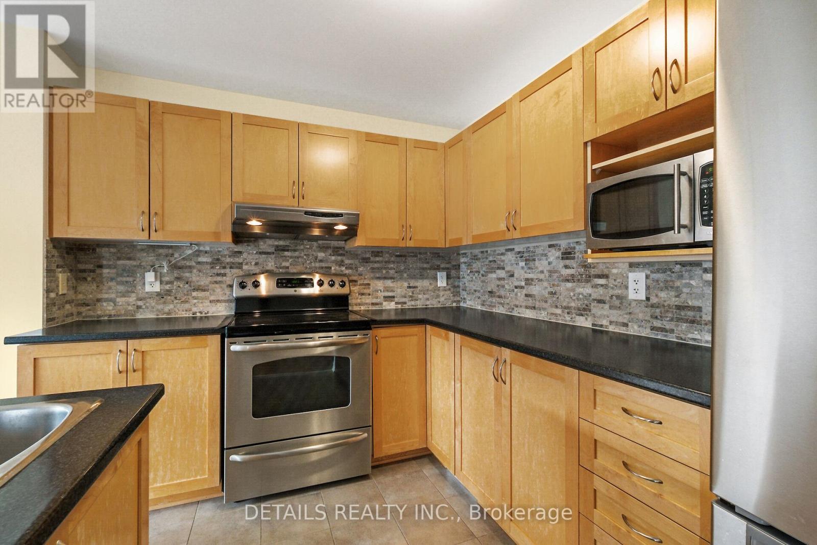 












404 ABBEYDALE CIRCLE

,
Ottawa,




Ontario
K2K0E8


