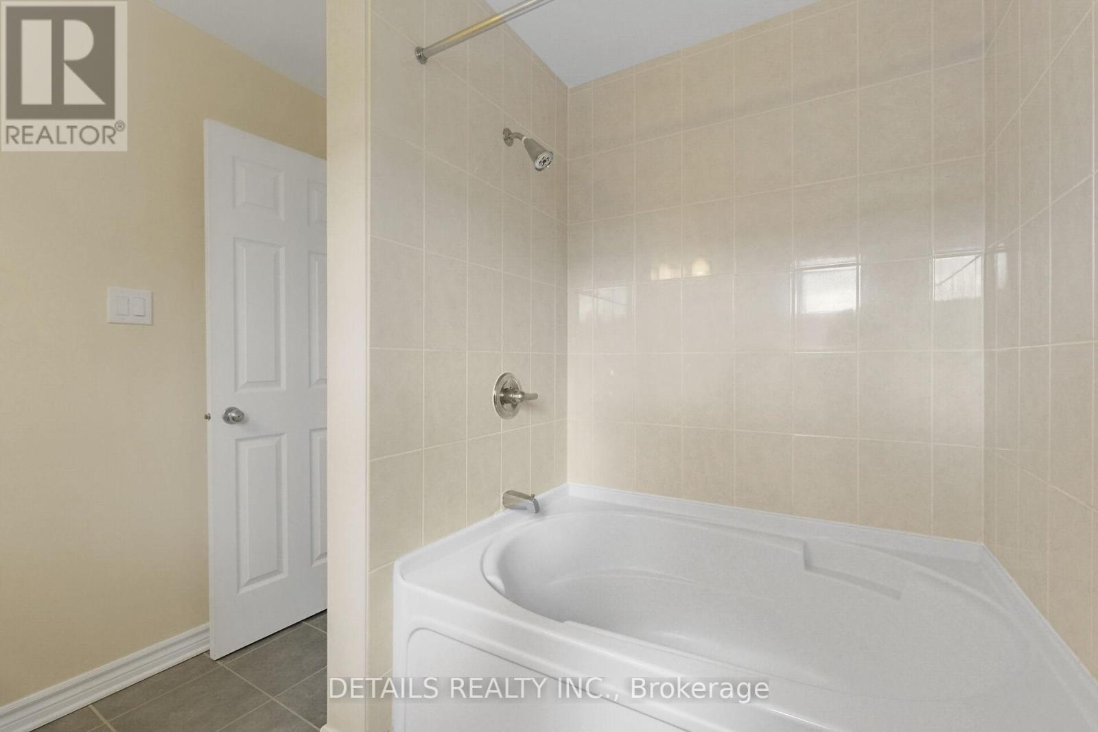 












404 ABBEYDALE CIRCLE

,
Ottawa,




Ontario
K2K0E8

