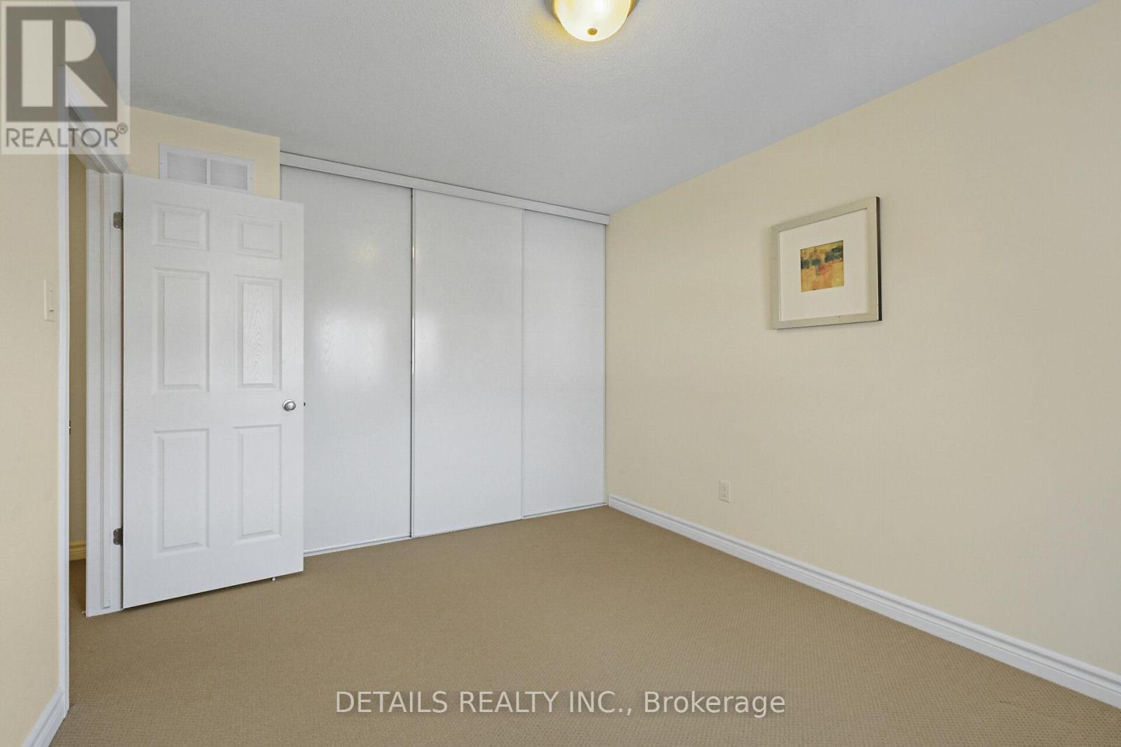 












404 ABBEYDALE CIRCLE

,
Ottawa,




Ontario
K2K0E8


